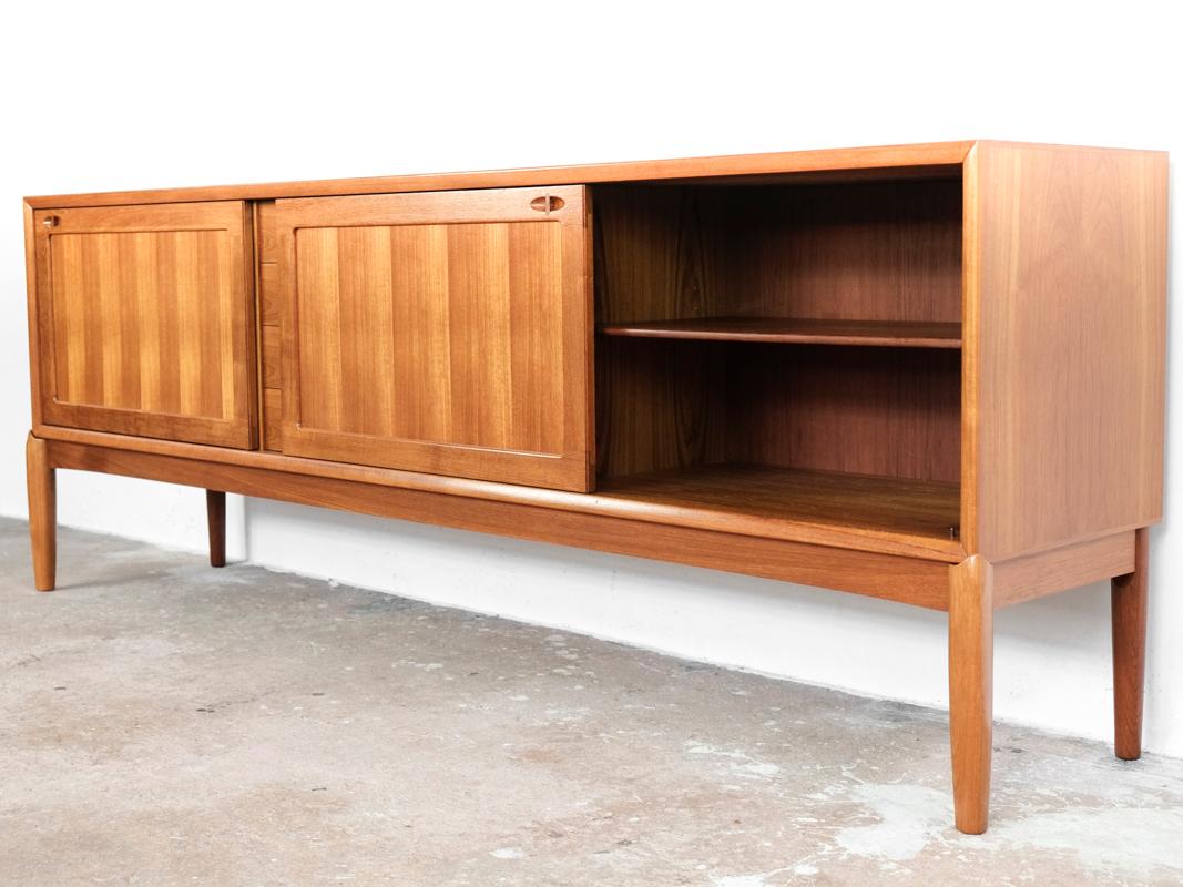 Midcentury Danish Sideboard in Teak by H. W. Klein for Bramin (Moderne der Mitte des Jahrhunderts) im Angebot