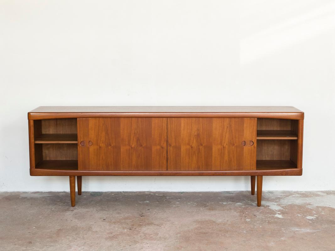 Midcentury sideboard designed by HW Klein and manufactured by Bramin in Denmark in the 1960s. The sideboard has an organic shape of the door and drawer handles. It has beautiful rounded edges. The back of the sideboard is also in teak, so it can be