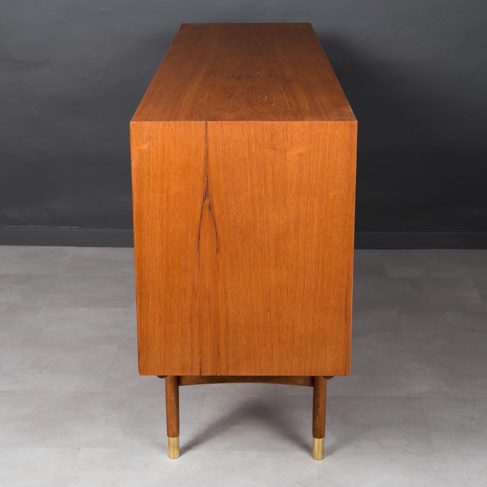 Midcentury Danish Sideboard, Teak Wood and Brass Details, 1950s For Sale 4