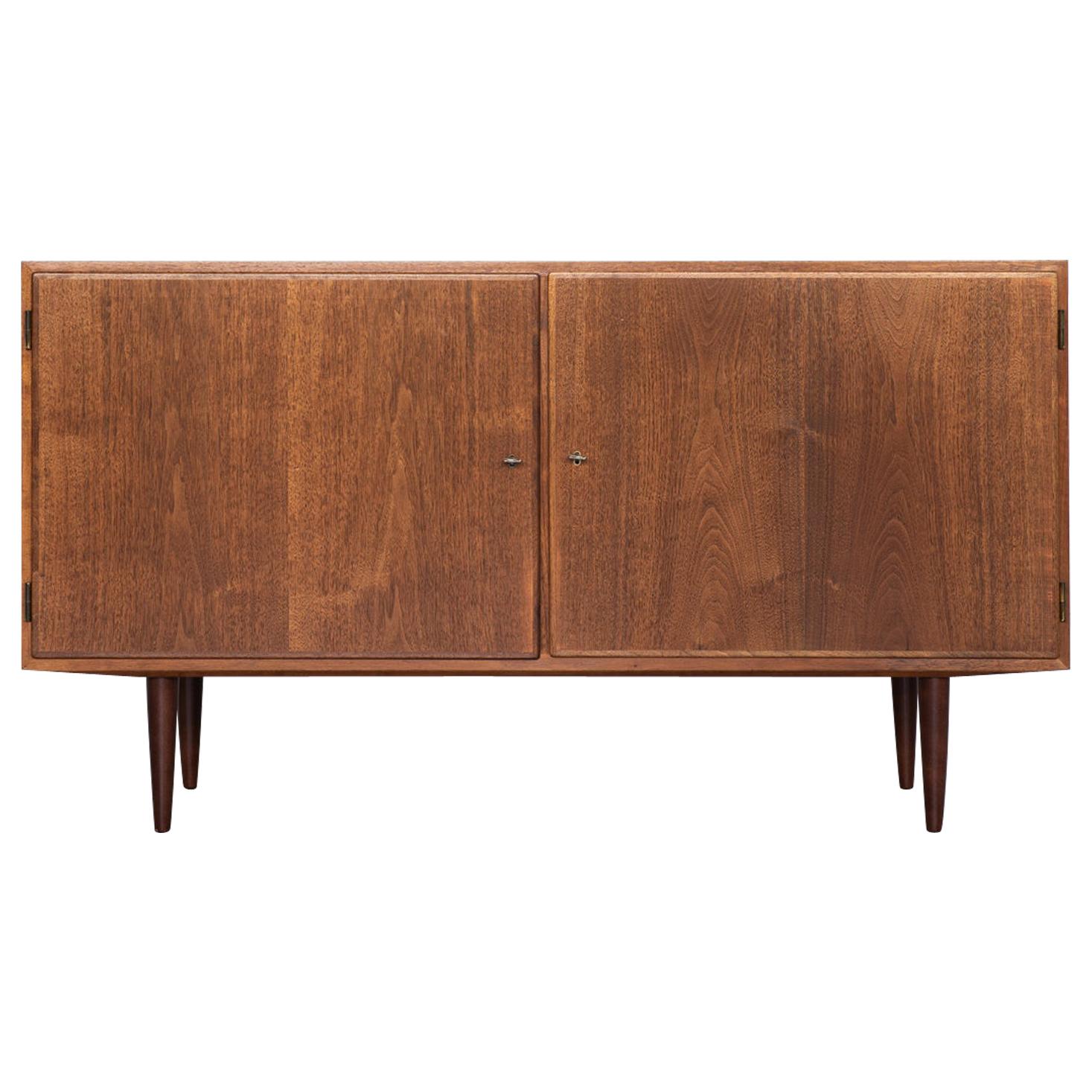 Midcentury Danish Sideboard with 2 Doors in Teak by Hundevad, 1960s For Sale