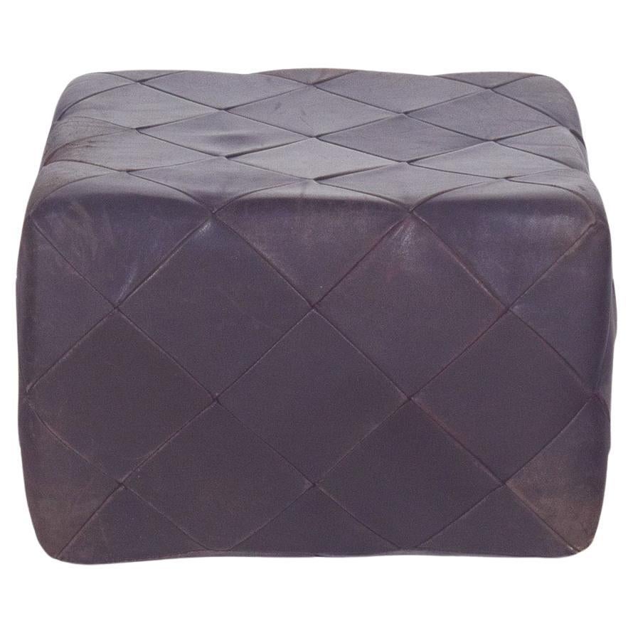 Dänischer quadratischer Pouf aus schwarzem Leder aus der Mitte des Jahrhunderts im Angebot