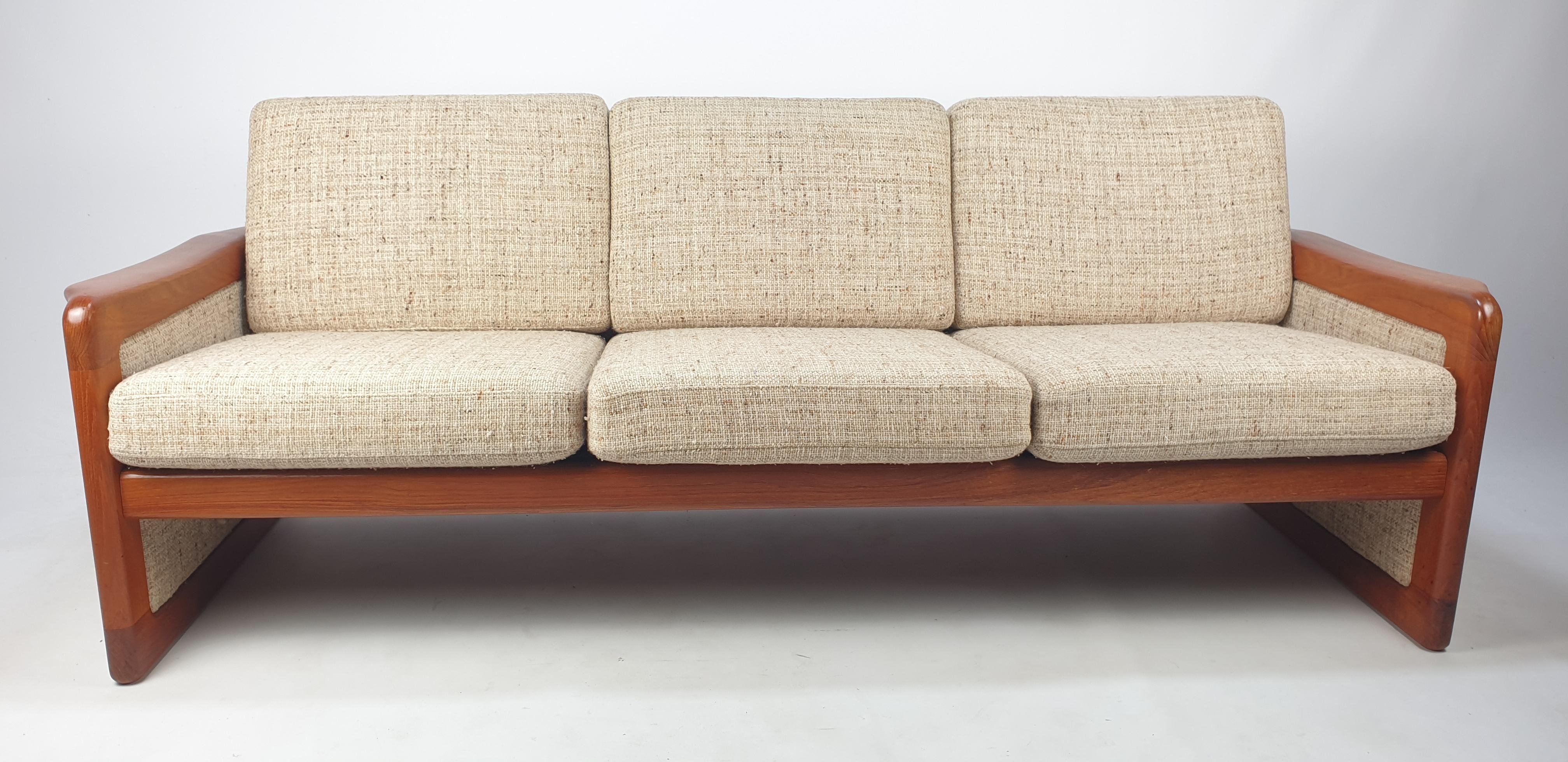 Original and stunning Danish sofa made in the 70's. Made of the best Scandinavian materials. A teak wood frame and sculpted armrests with organic shapes showing exceptional craftsmanship throughout the design. The original wool fabric is in good