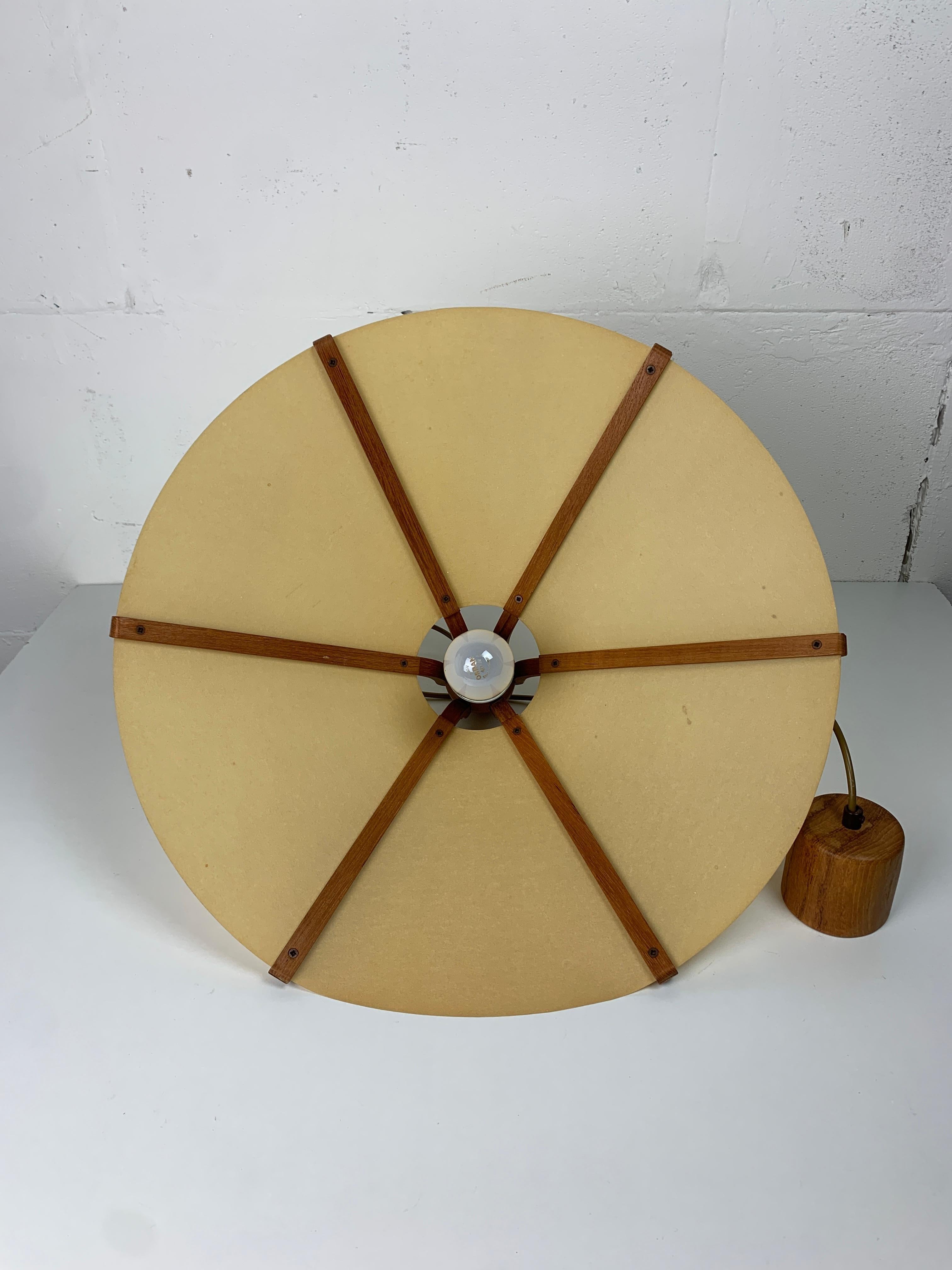 Pendente danese di metà secolo in teak e perkament di Domus, anni Settanta. in vendita 8