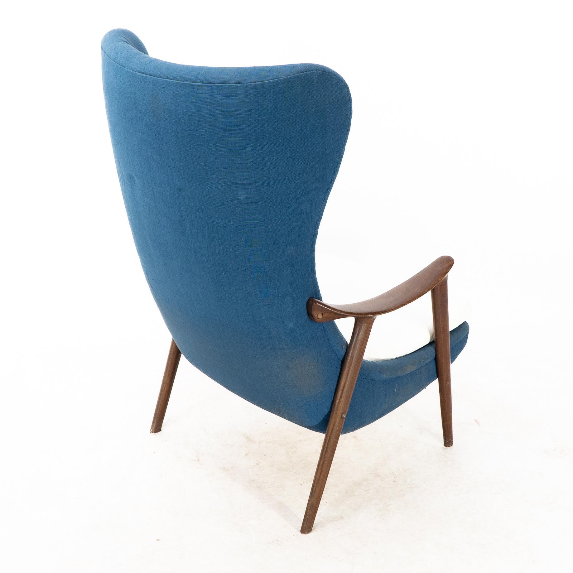 Sedia a uovo danese di metà secolo in teak e imbottita nello stile di Arne Jacobson in vendita 6