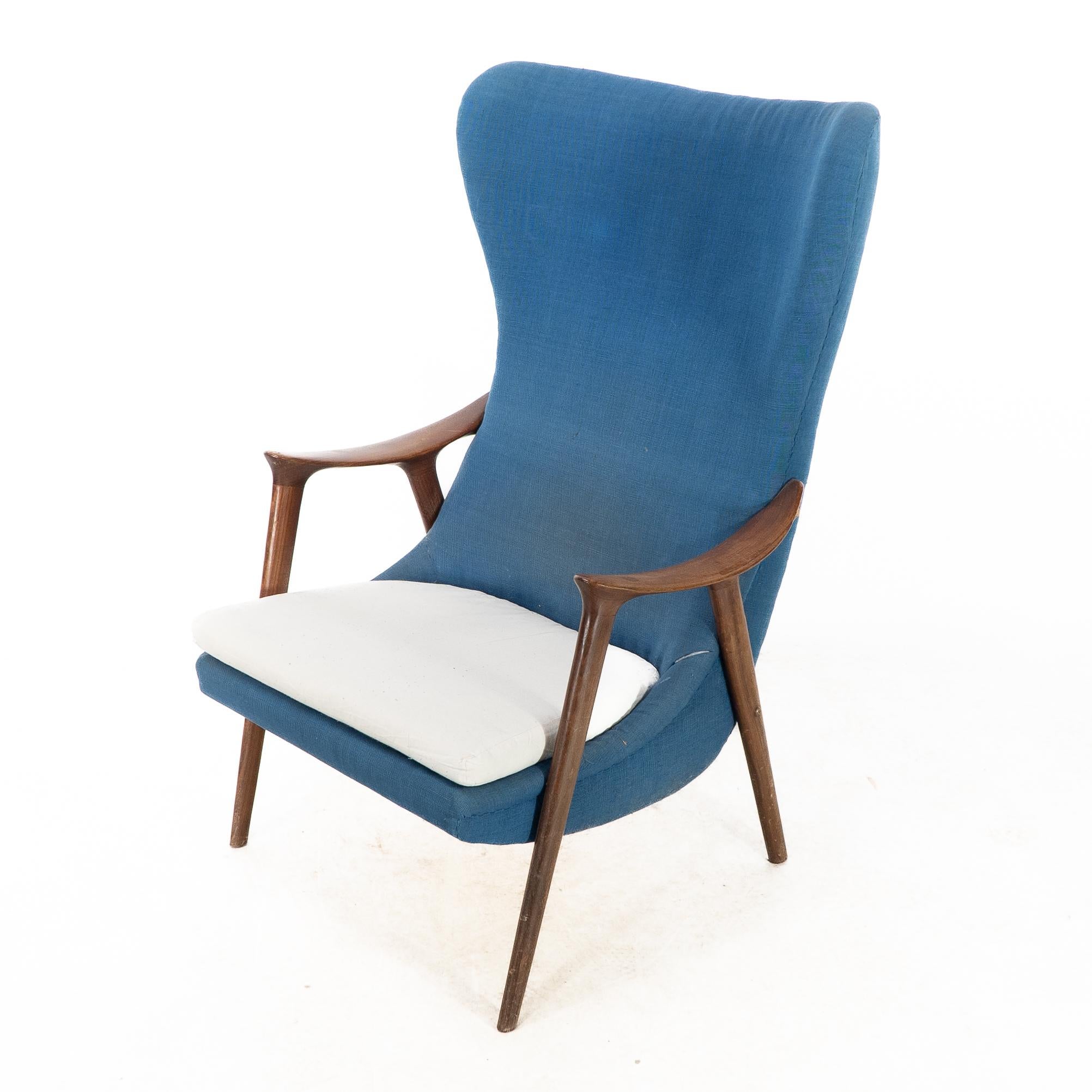Mid-Century moderno Sedia a uovo danese di metà secolo in teak e imbottita nello stile di Arne Jacobson in vendita