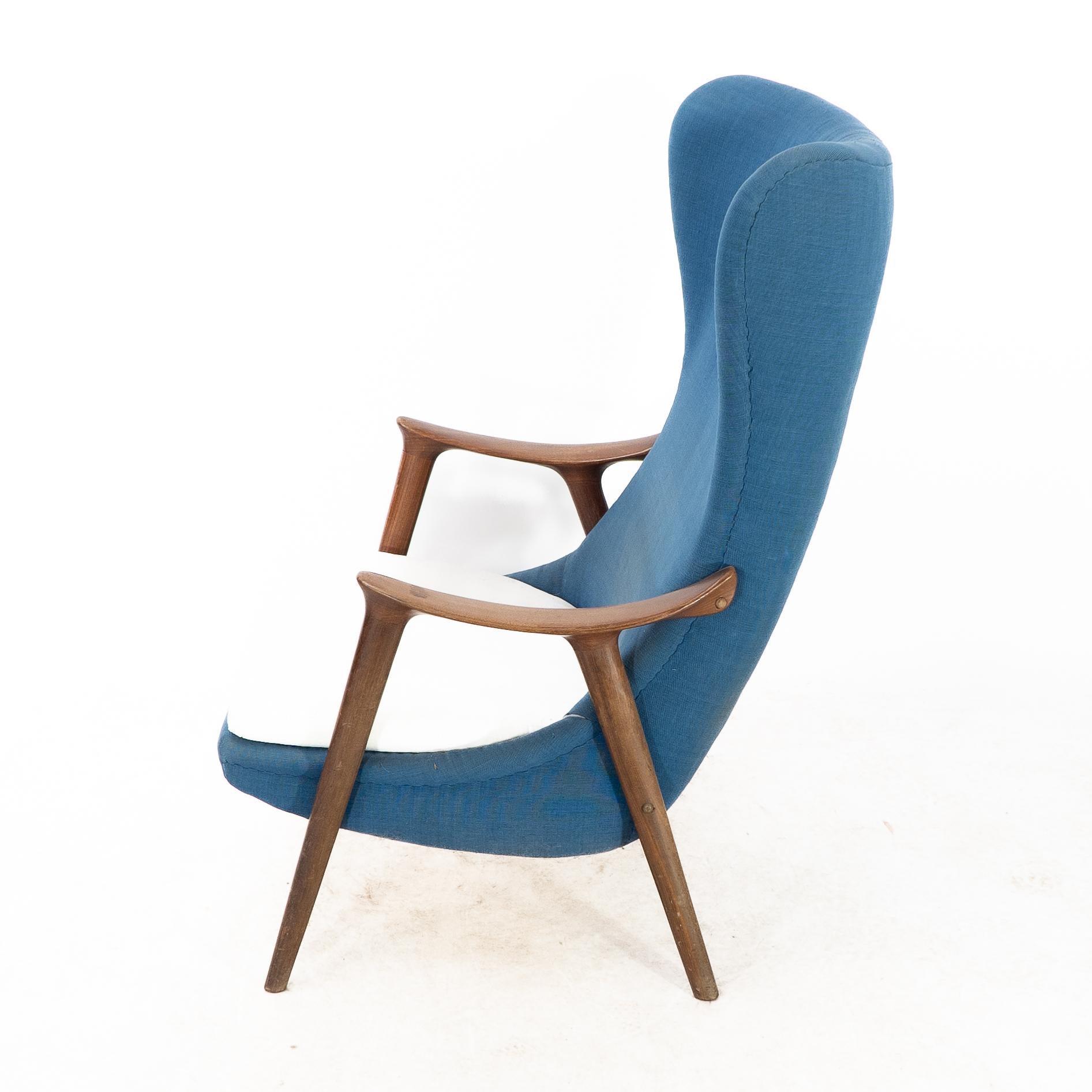 Svedese Sedia a uovo danese di metà secolo in teak e imbottita nello stile di Arne Jacobson in vendita