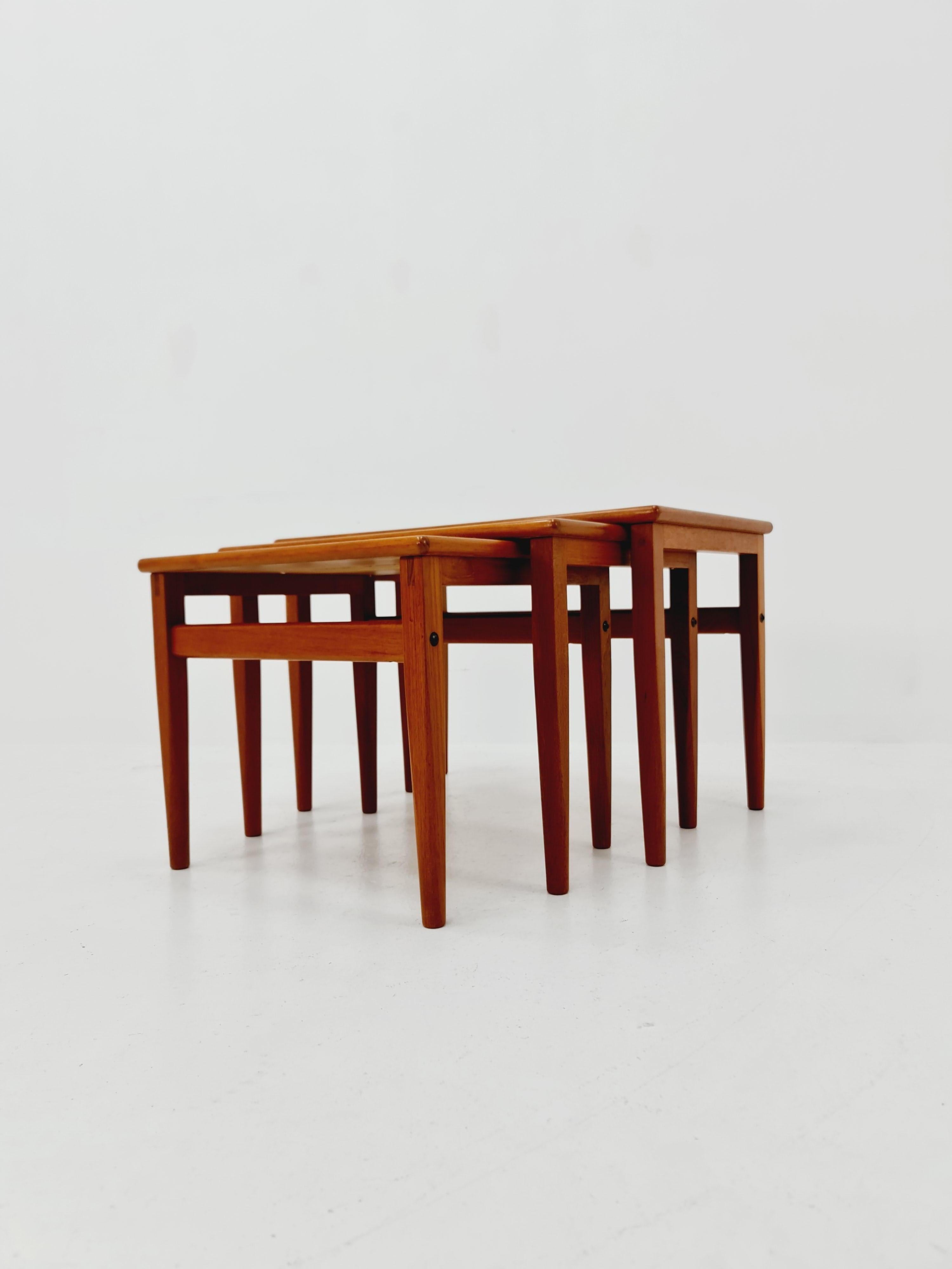 Midcentury danish teak + ceramic By OX Art  nesting tables/ side tables by Trioh  1970s

By Trioh & Ox Art 

Made in Denmark  

Amazing condition, no scratches or damage. 

Usable as a additional tables in the living room

Measurements big
