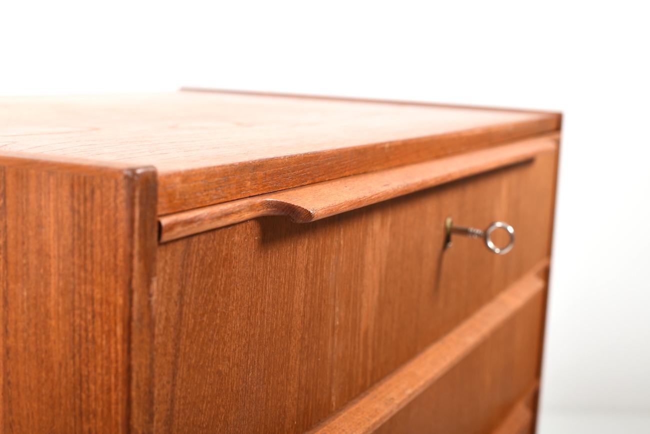 Midcentury Danish Teak Chest of Drawer For Sale 2