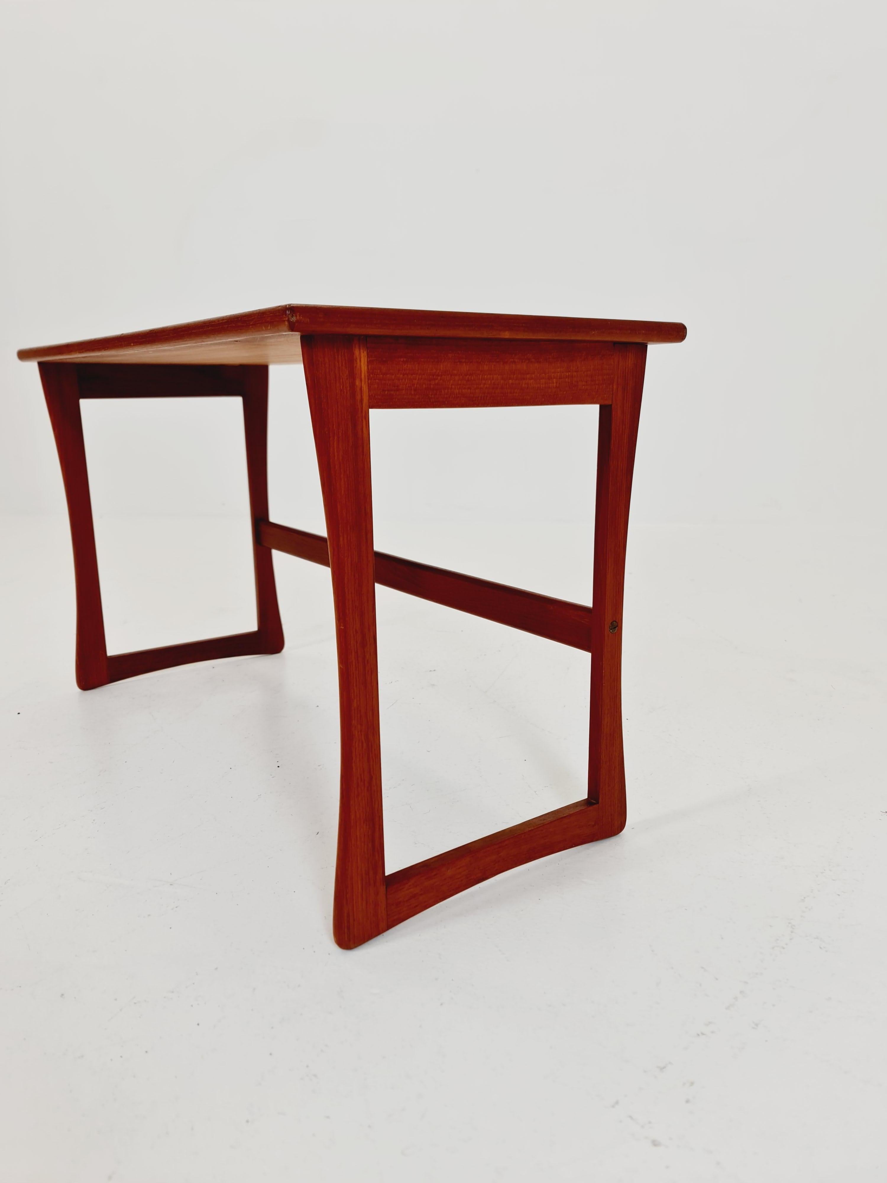 Teck Table d'appoint danoise en teck du milieu du siècle, 1960s en vente