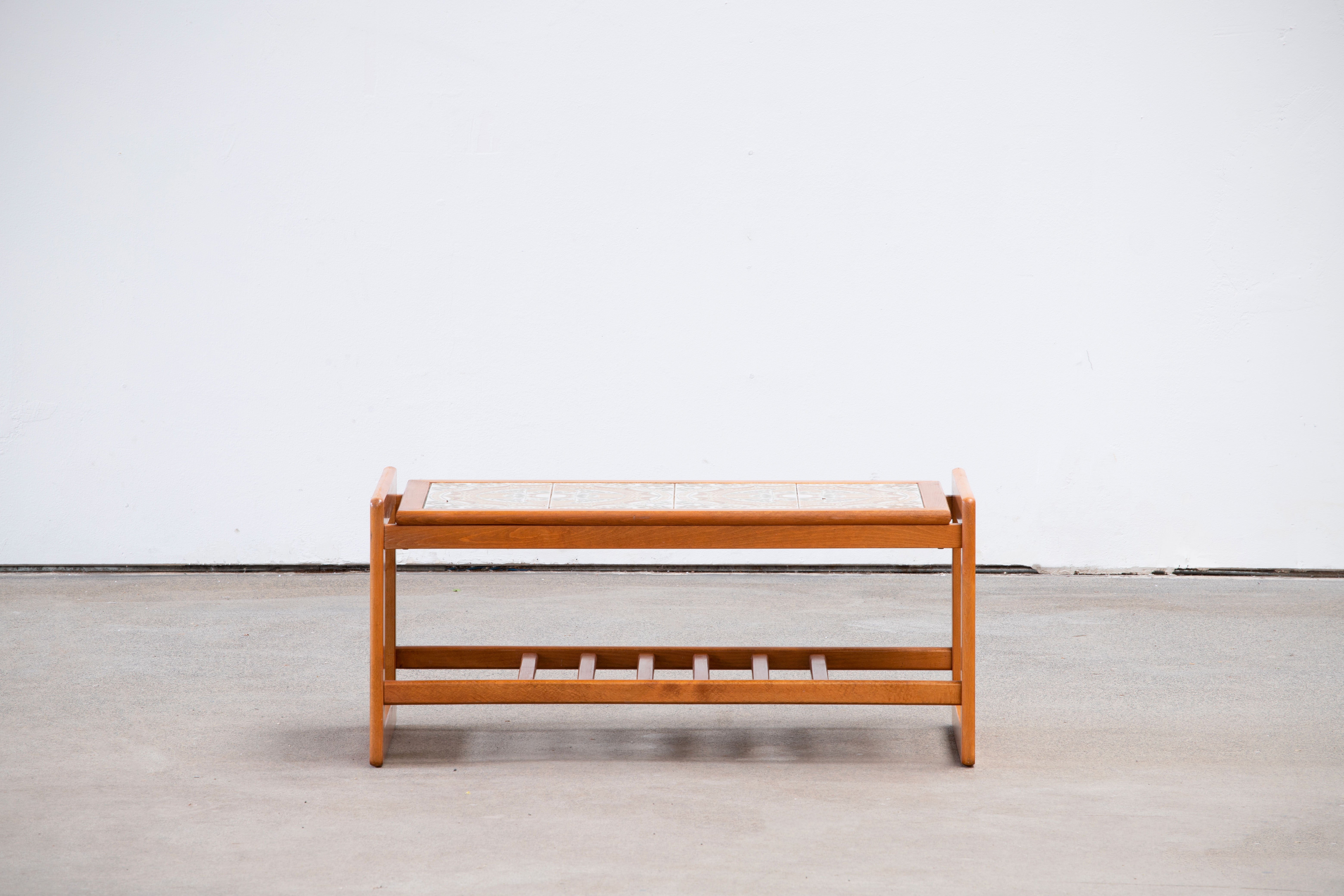 Mid-century coffee table in teak and ceramic.
1960s.