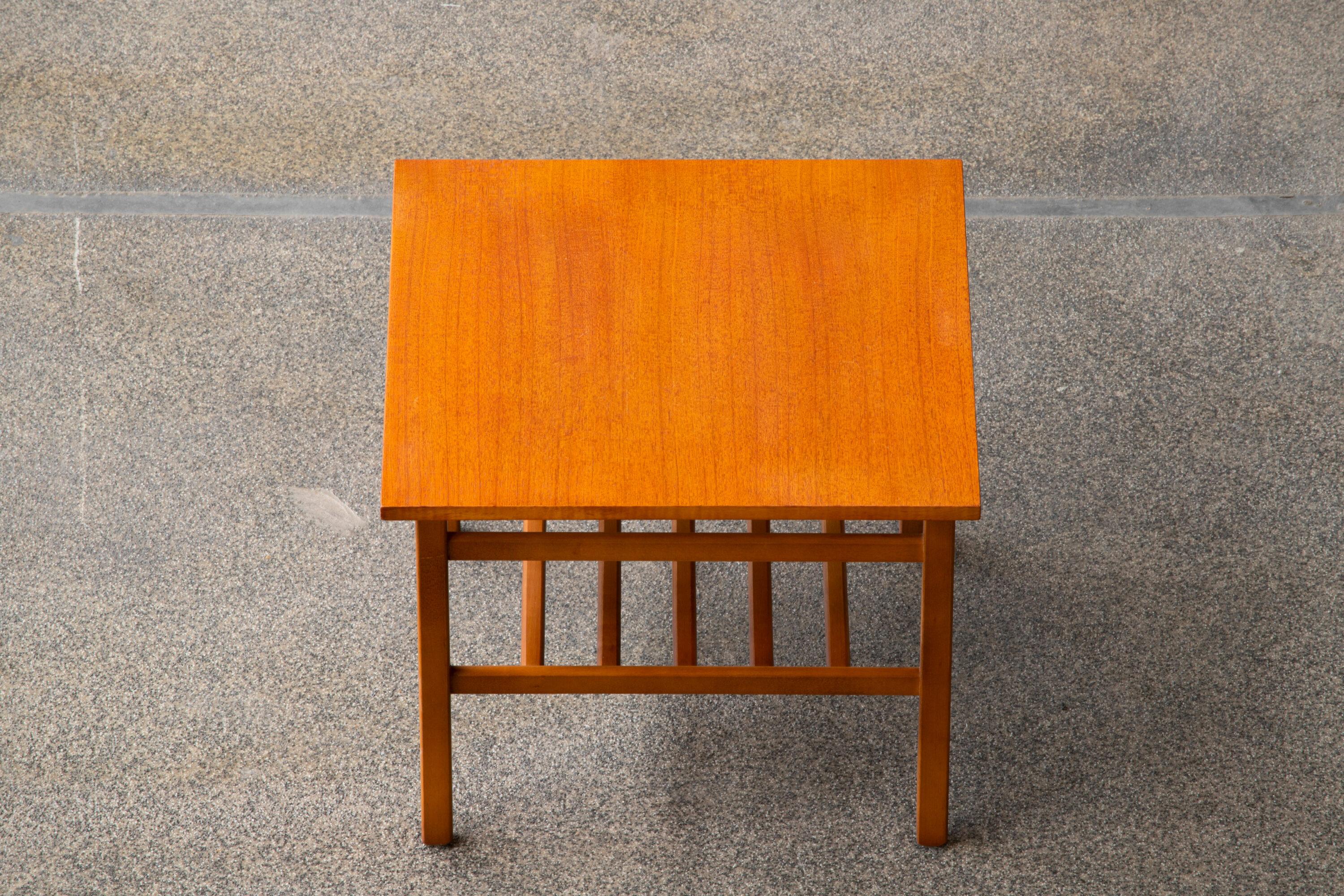 20ième siècle Table basse en teck danois du milieu du sicle en vente