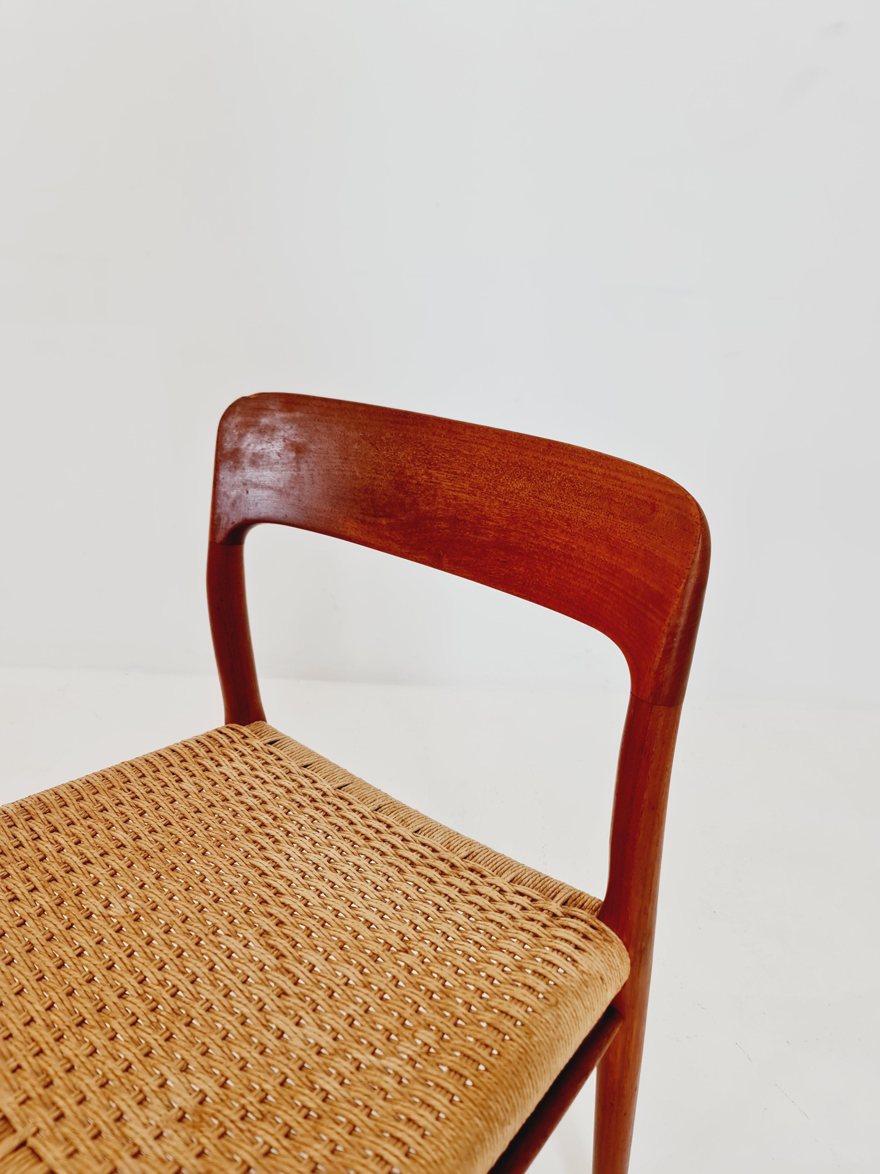 Mid-Century moderno Sedie da pranzo danesi di metà secolo in teak Niels O.Moller Modell 75, anni '60, set di 4 in vendita