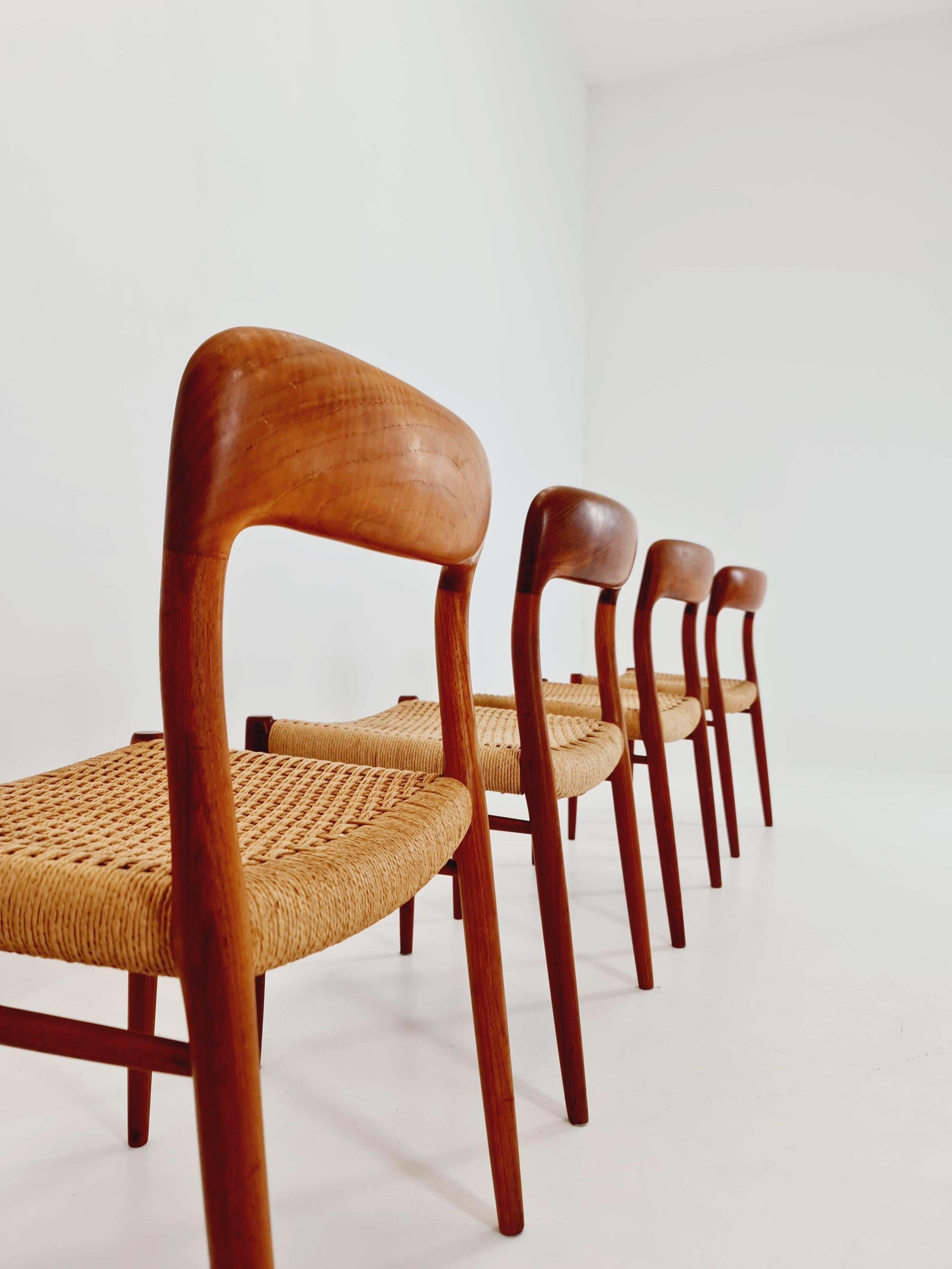 Metà XX secolo Sedie da pranzo danesi di metà secolo in teak Niels O.Moller Modell 75, anni '60, set di 4 in vendita