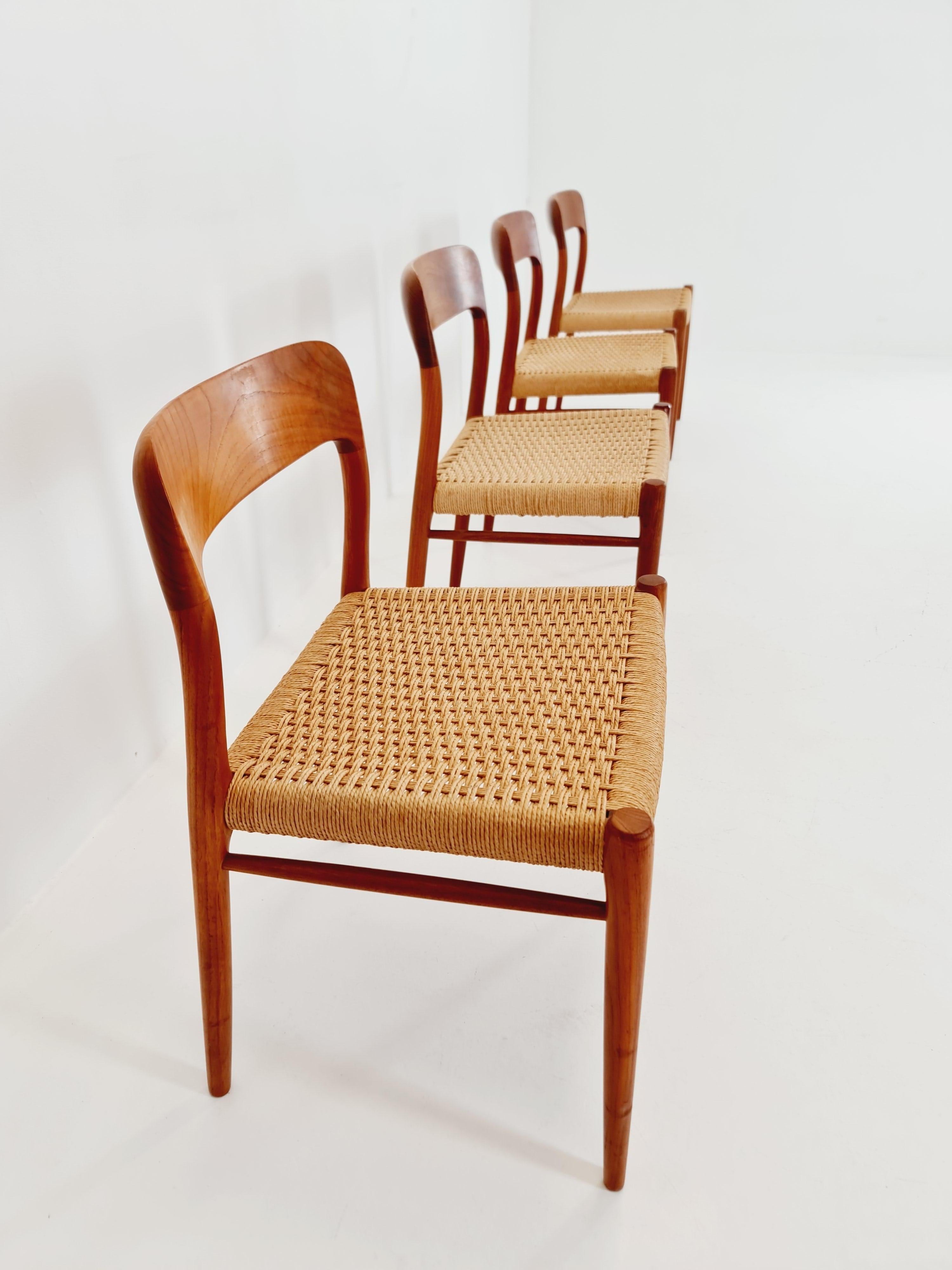 Sedie da pranzo danesi di metà secolo in teak Niels O.Moller Modell 75, anni '60, set di 4 in vendita 1