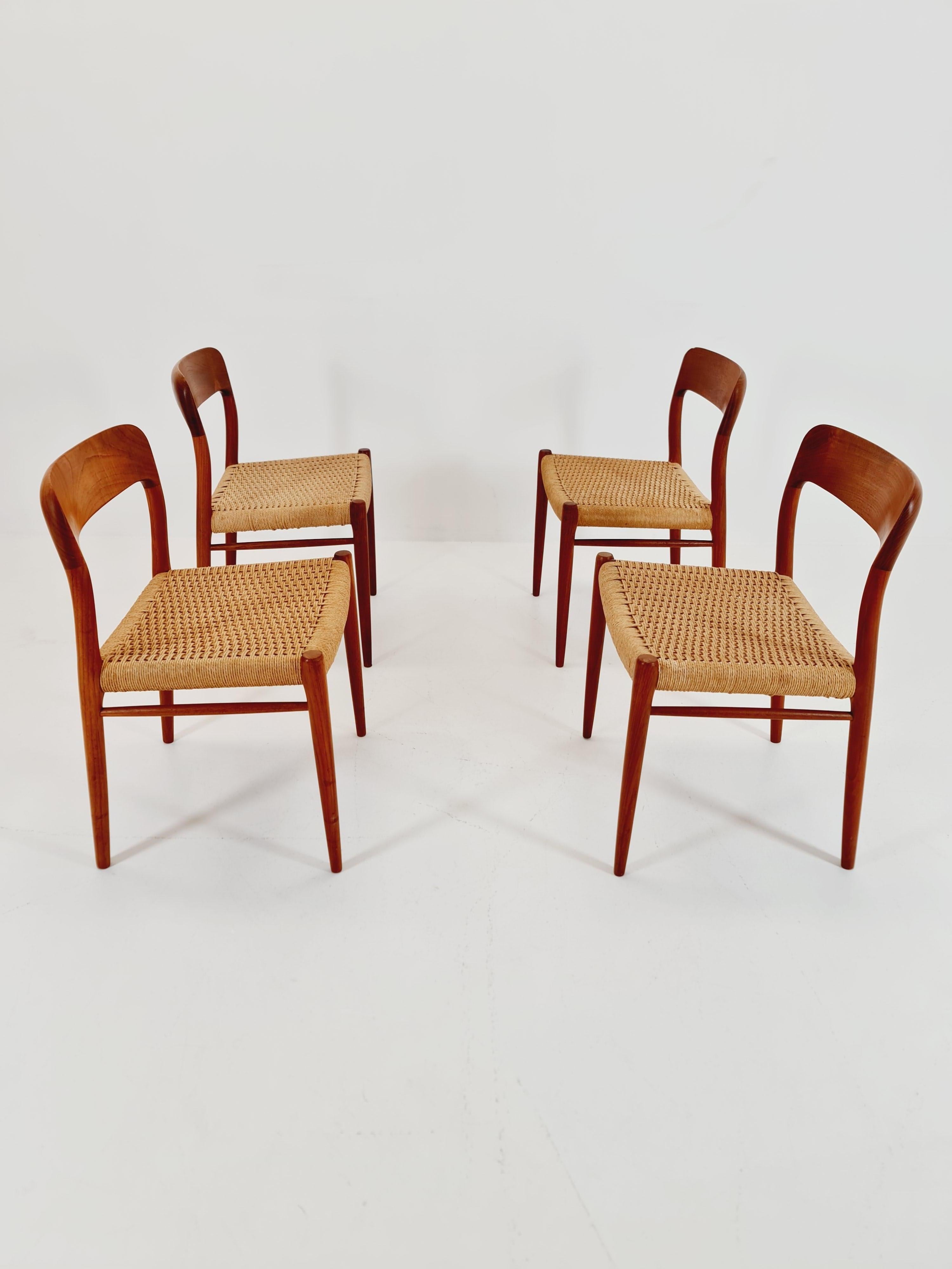 Sedie da pranzo danesi di metà secolo in teak Niels O.Moller Modell 75, anni '60, set di 4 in vendita 2