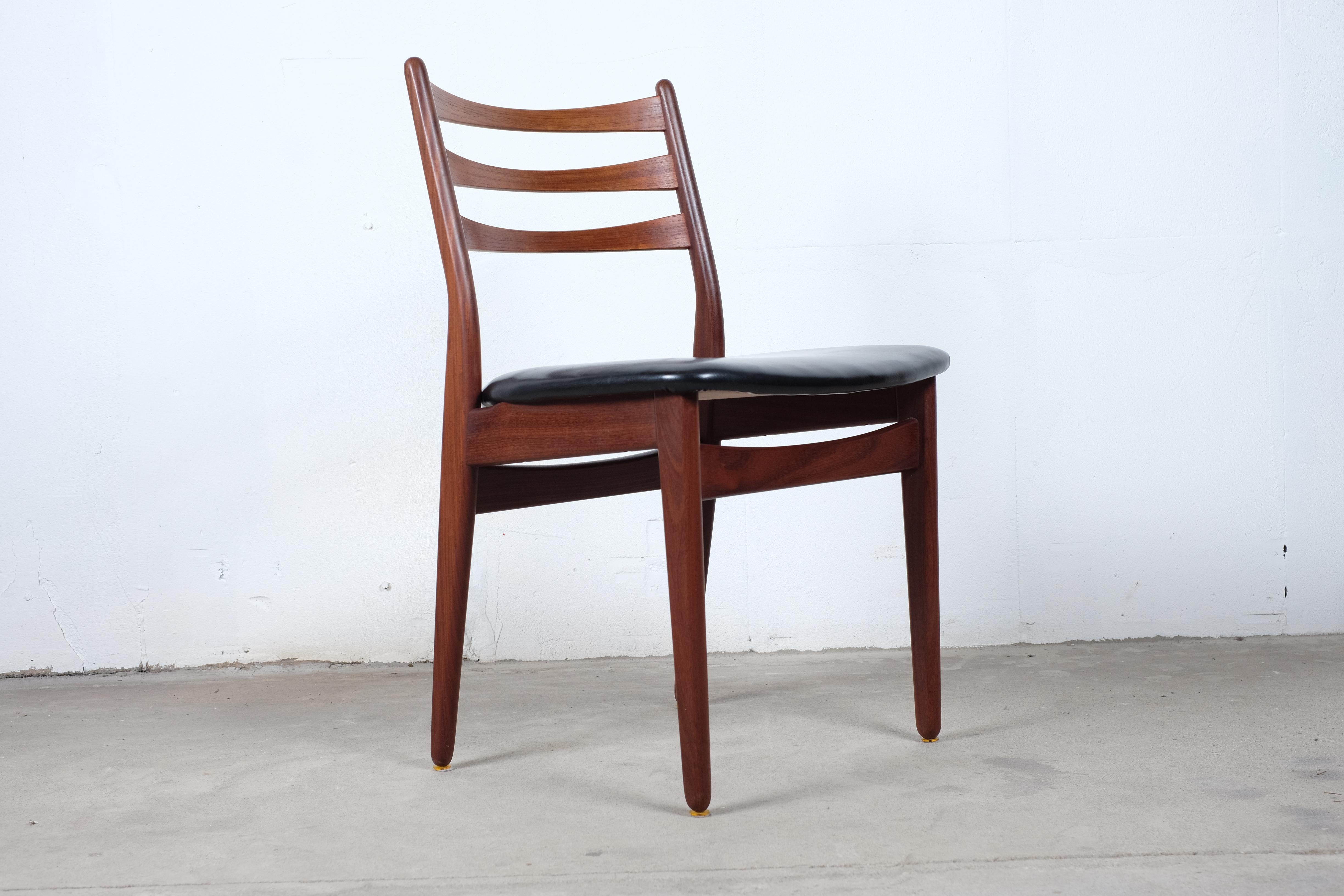Midcentury Danish Teak Dining Chairs, Set of Four In Good Condition For Sale In Middelfart, Fyn