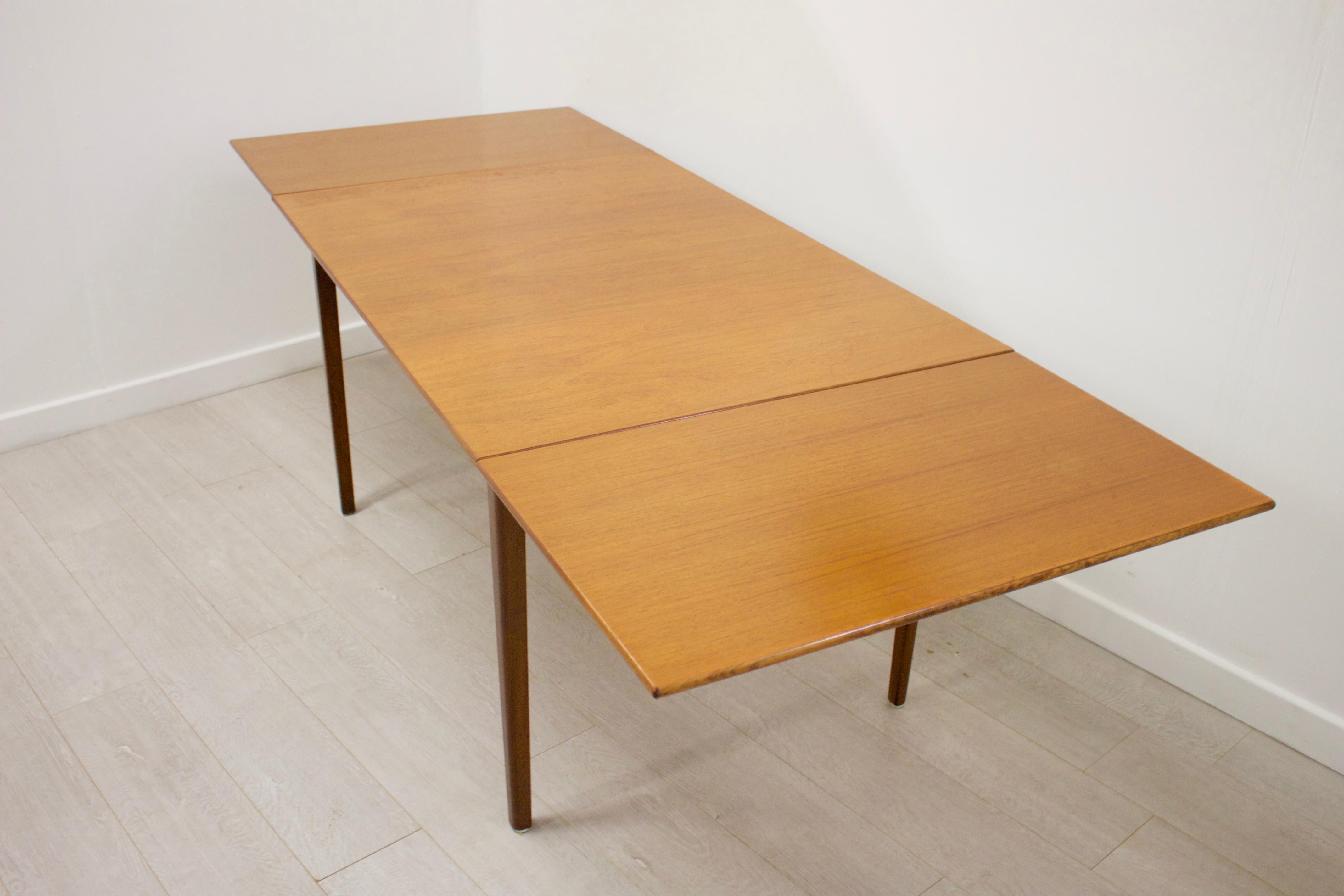 Midcentury Danish Teak Extending Dining Table, 1960s In Good Condition For Sale In South Shields, Tyne and Wear