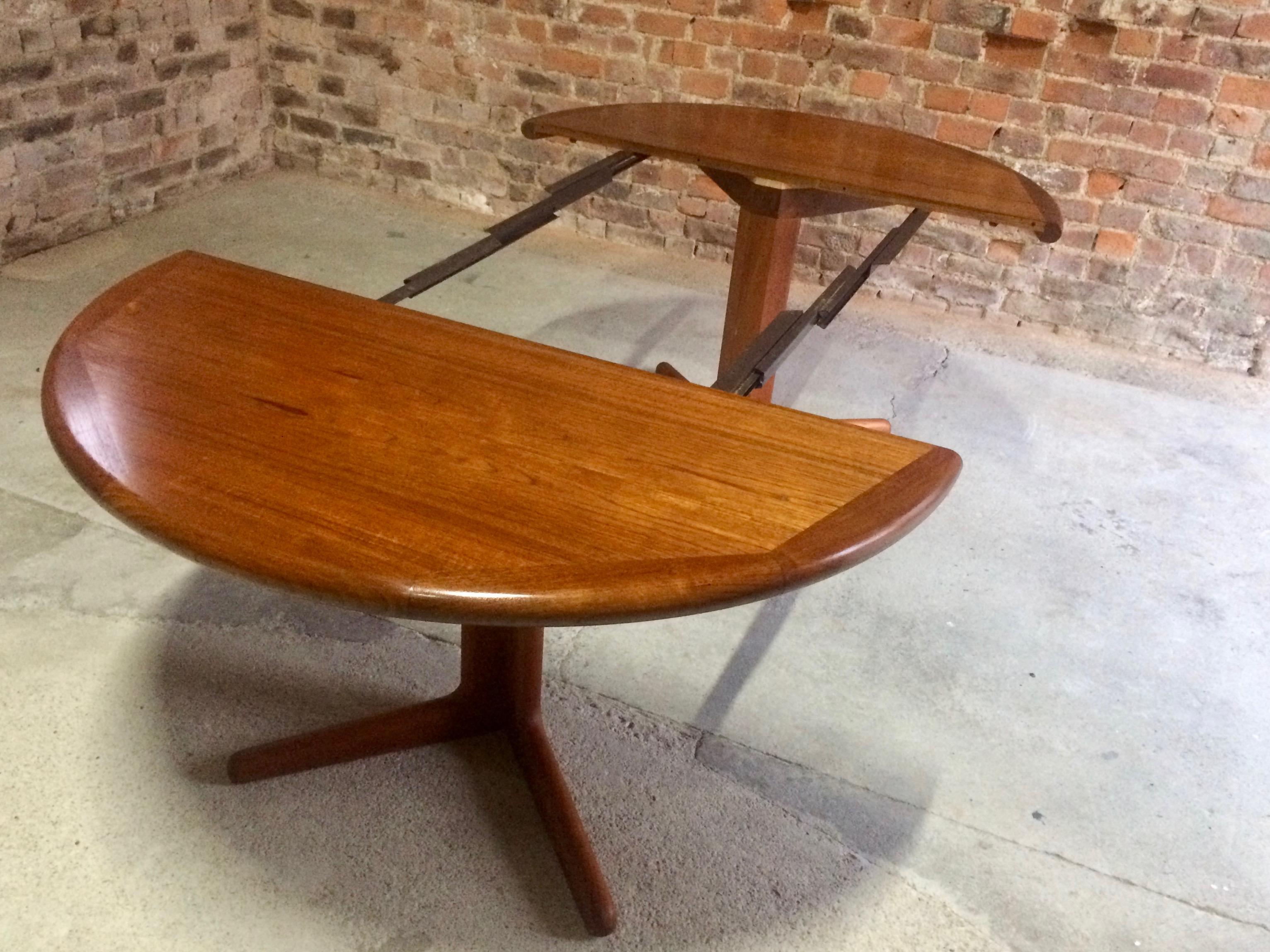Midcentury Danish Teak Extending Dining Table Circular Oval, 1970s 7