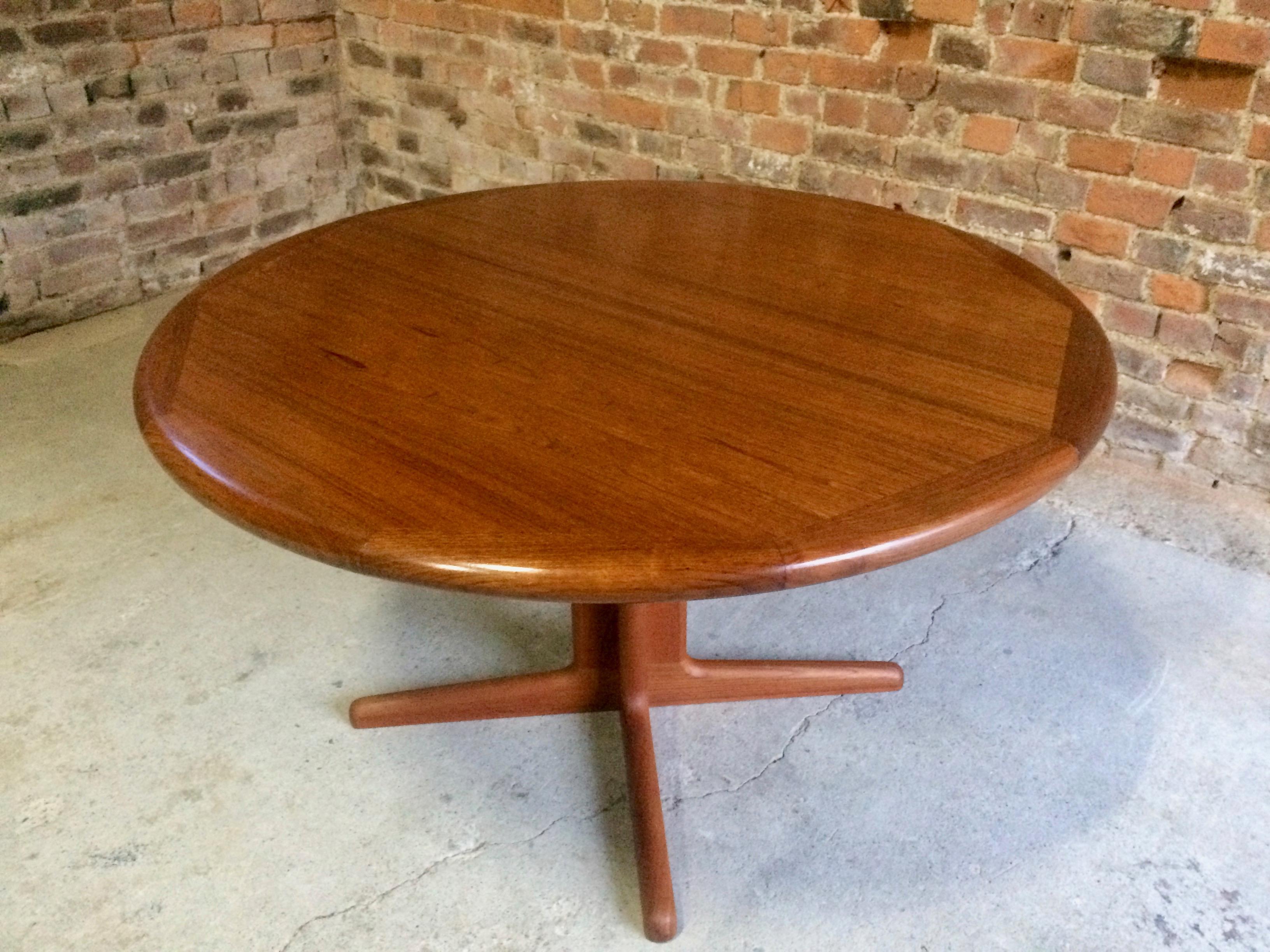 Midcentury Danish Teak Extending Dining Table Circular Oval, 1970s In Excellent Condition In Longdon, Tewkesbury