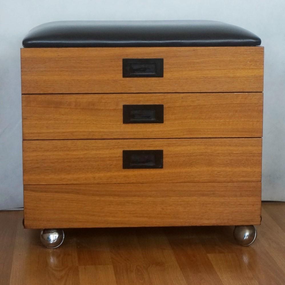 Midcentury Danish Teak Leather Storage Ottoman Stool or Side Table In Good Condition For Sale In Frankfurt am Main, DE