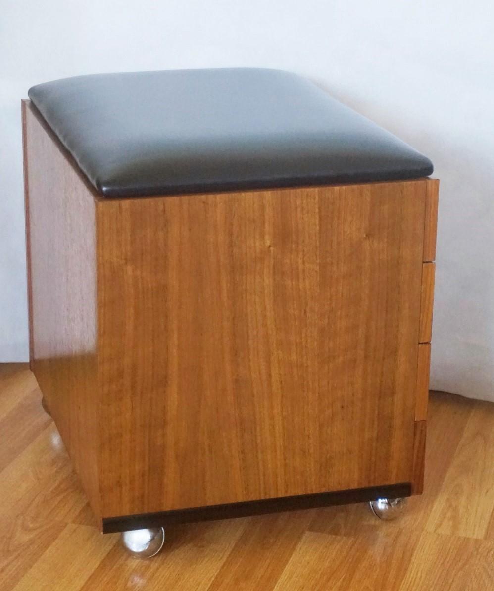 Midcentury Danish Teak Leather Storage Ottoman Stool or Side Table In Good Condition In Frankfurt am Main, DE