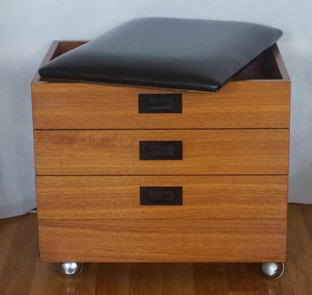 Midcentury Danish Teak Leather Storage Ottoman Stool or Side Table In Good Condition In Frankfurt am Main, DE