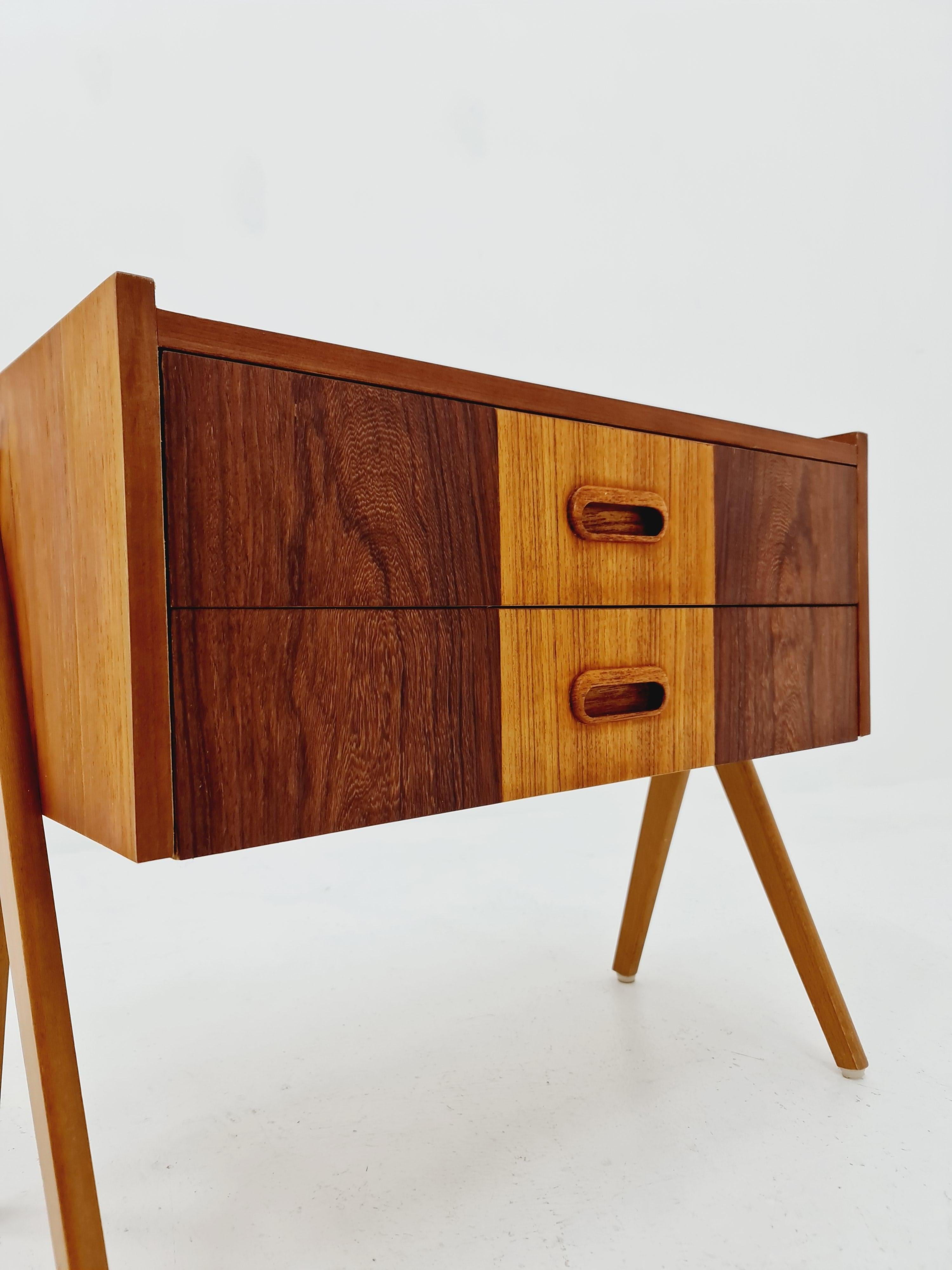 Midcentury Danish teak & Rosewood vintage Side table/ Bedside table/ Night stand with two drawers, 1960s

Usable as a additional table in the living room

Design year: 1960s

Dimensions: 
30  D x 60  W x  48  H cm


It is in great vintage condition.