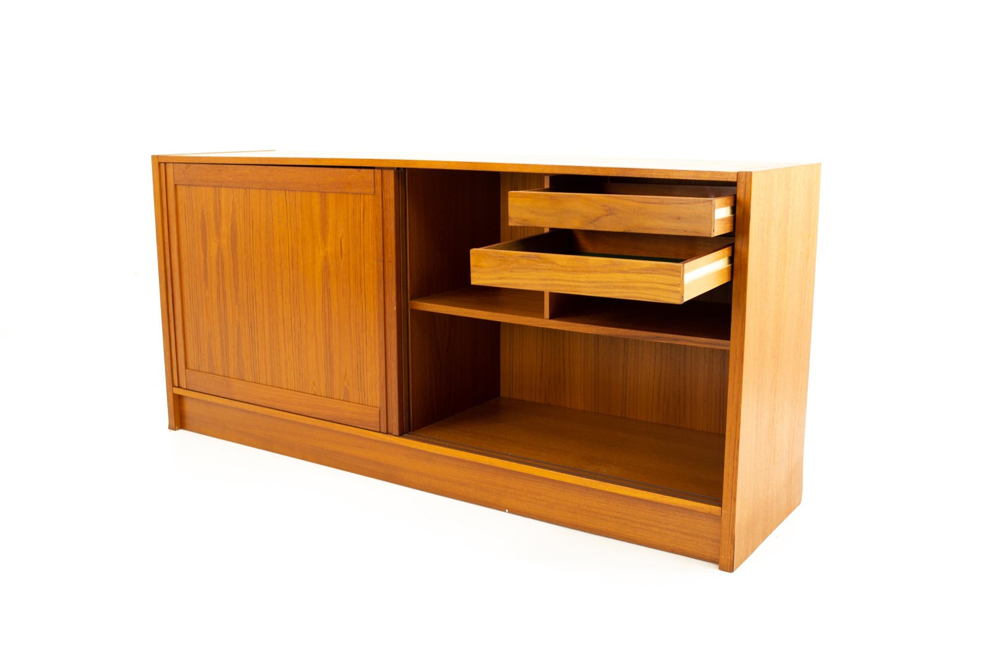 Mid Century Danish Teak Sliding Door Credenza Buffet and Hutch 1