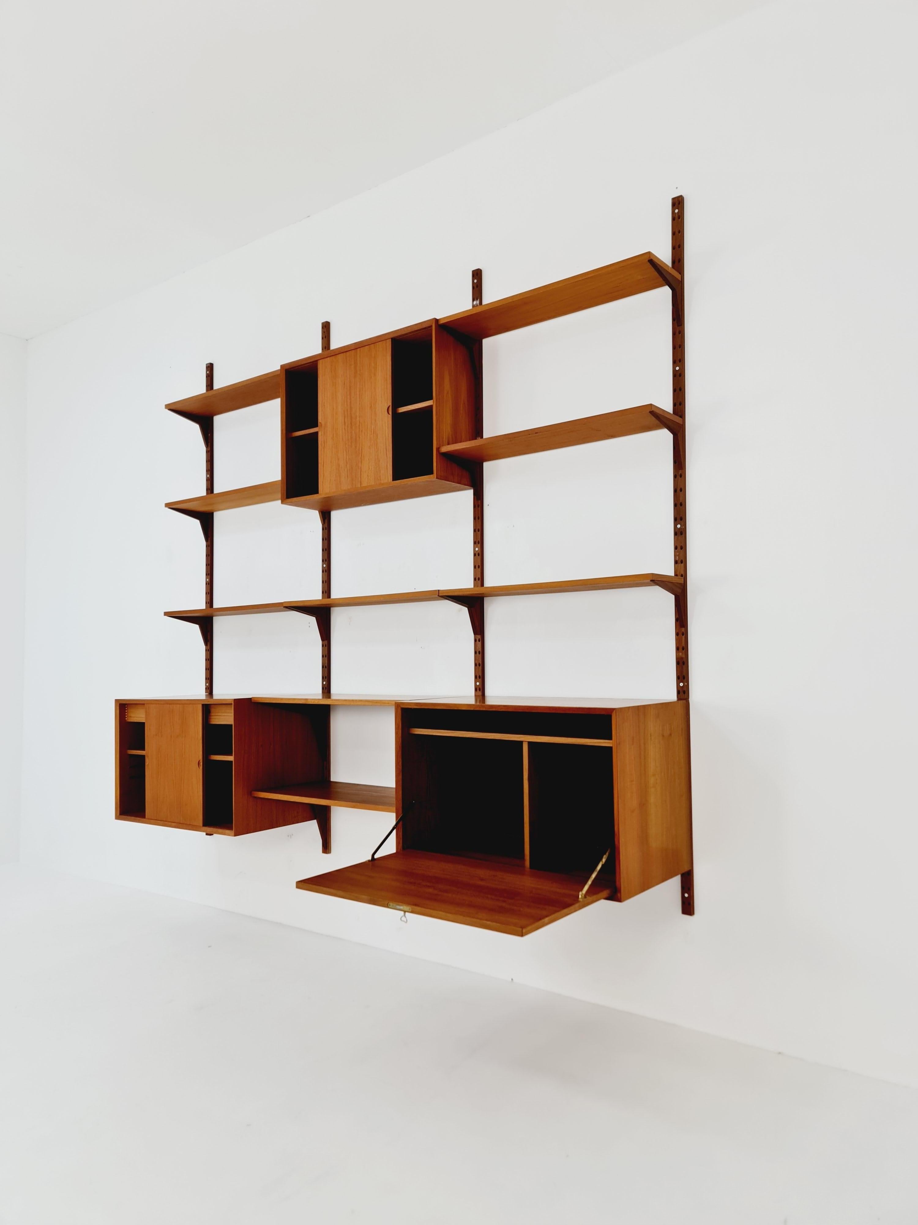 Midcentury Danish Teak Wall Unit 3 cabinets & Record, by Poul Cadovius for Cado In Good Condition For Sale In Gaggenau, DE