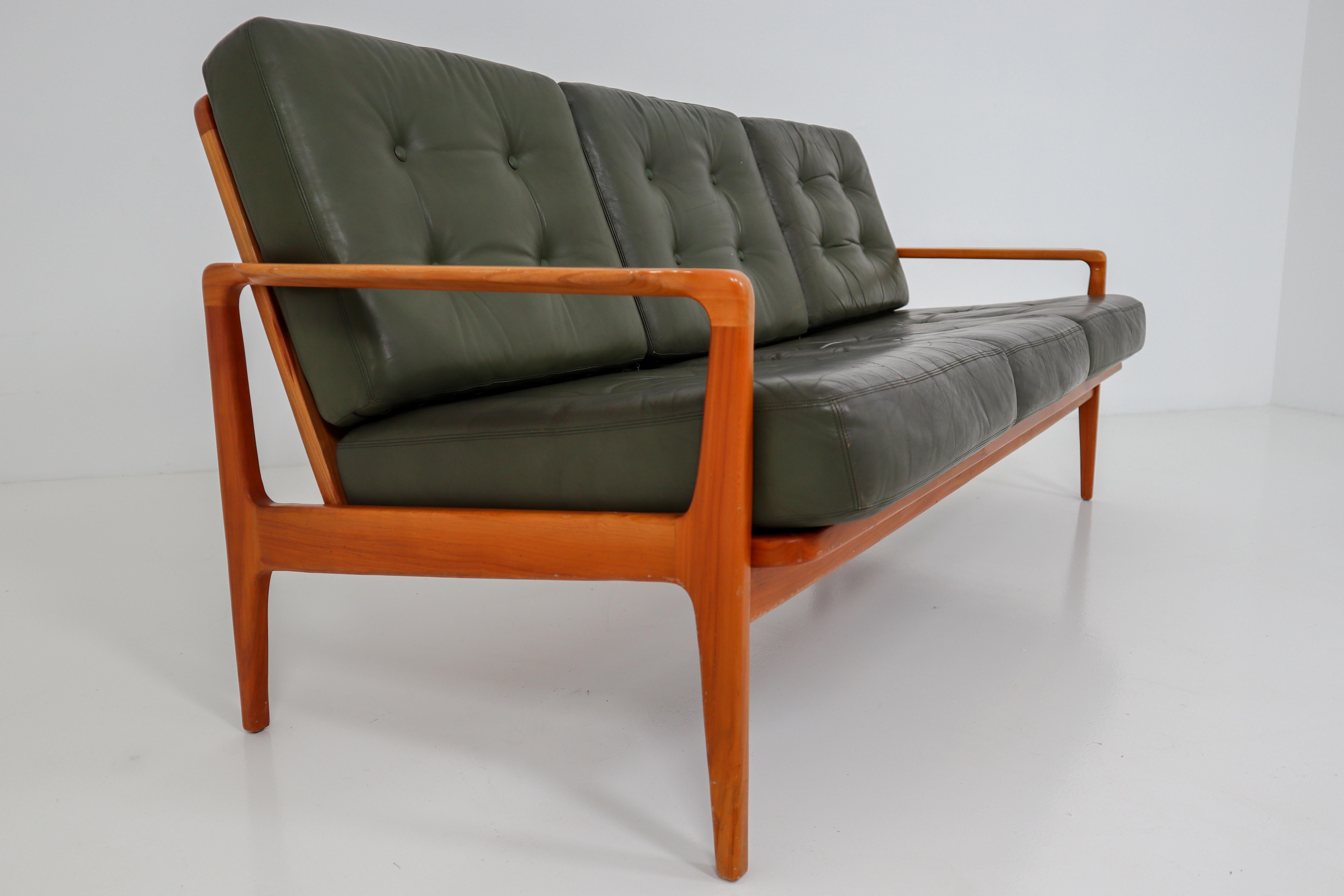 Midcentury Danish three-seat sofa by Arne Wahl Iversen, 1960s. Original cushion in green leather in very good condition.