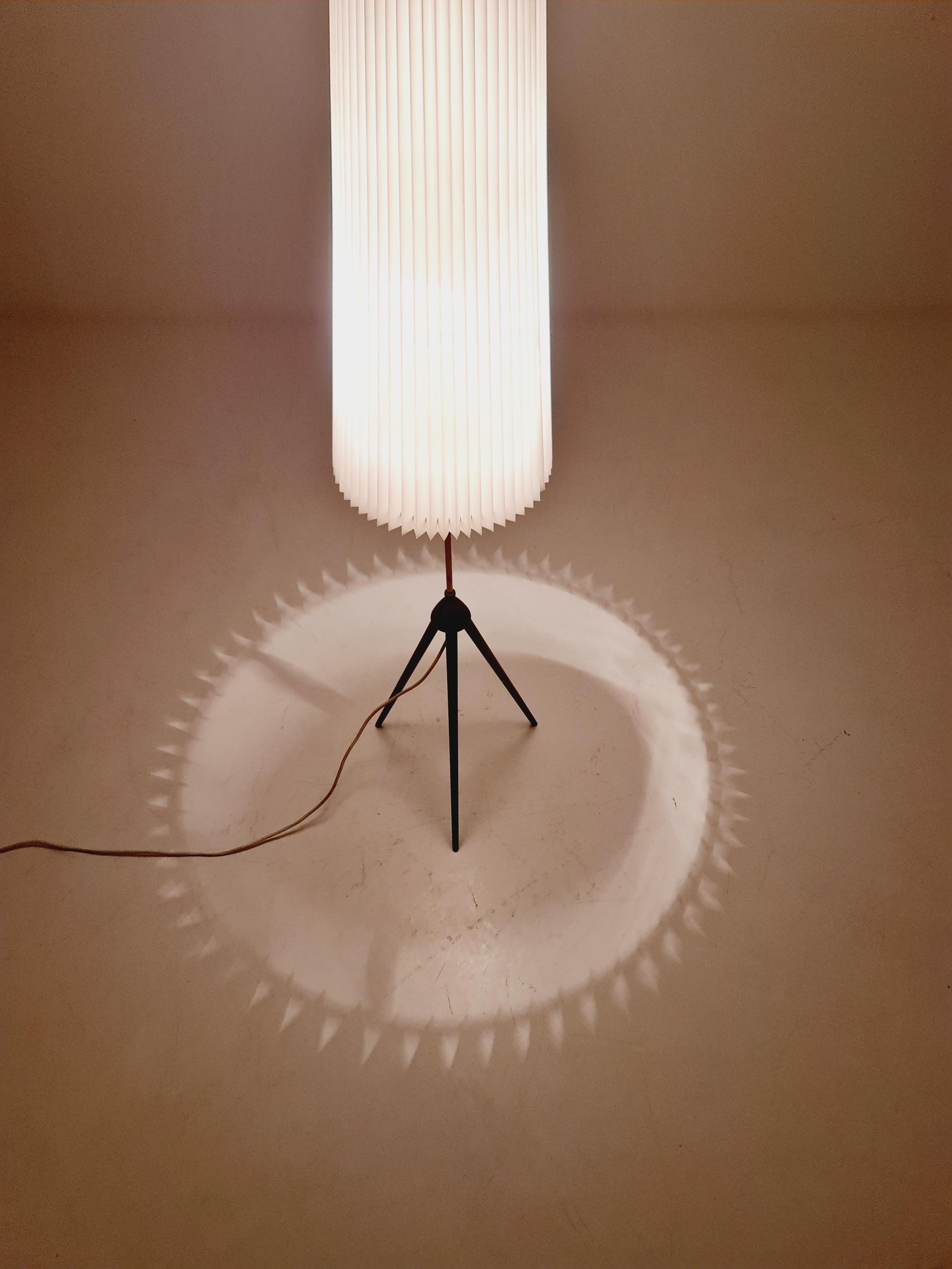 Lampadaire à trois pieds danois en teck, années 1960 en vente 1