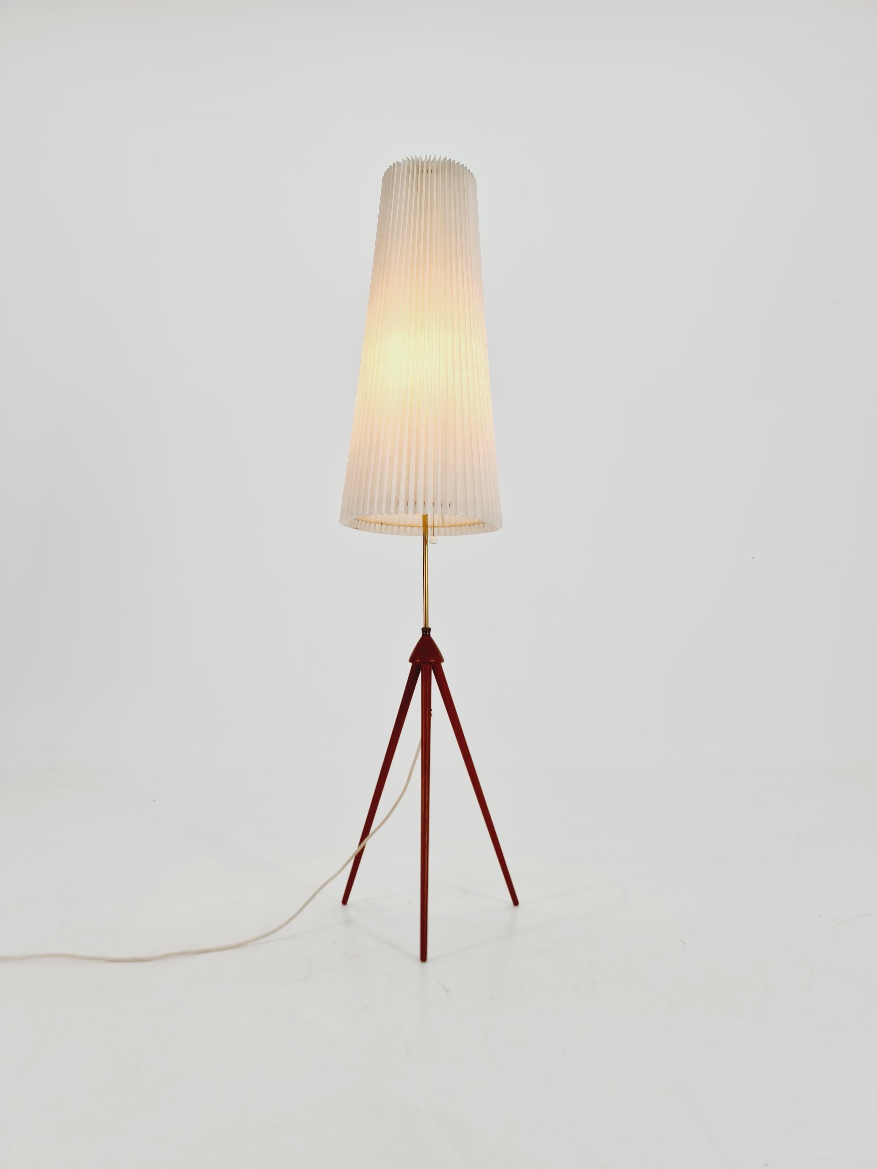 Lampadaire à trois pieds danois en teck, années 1960 en vente 2