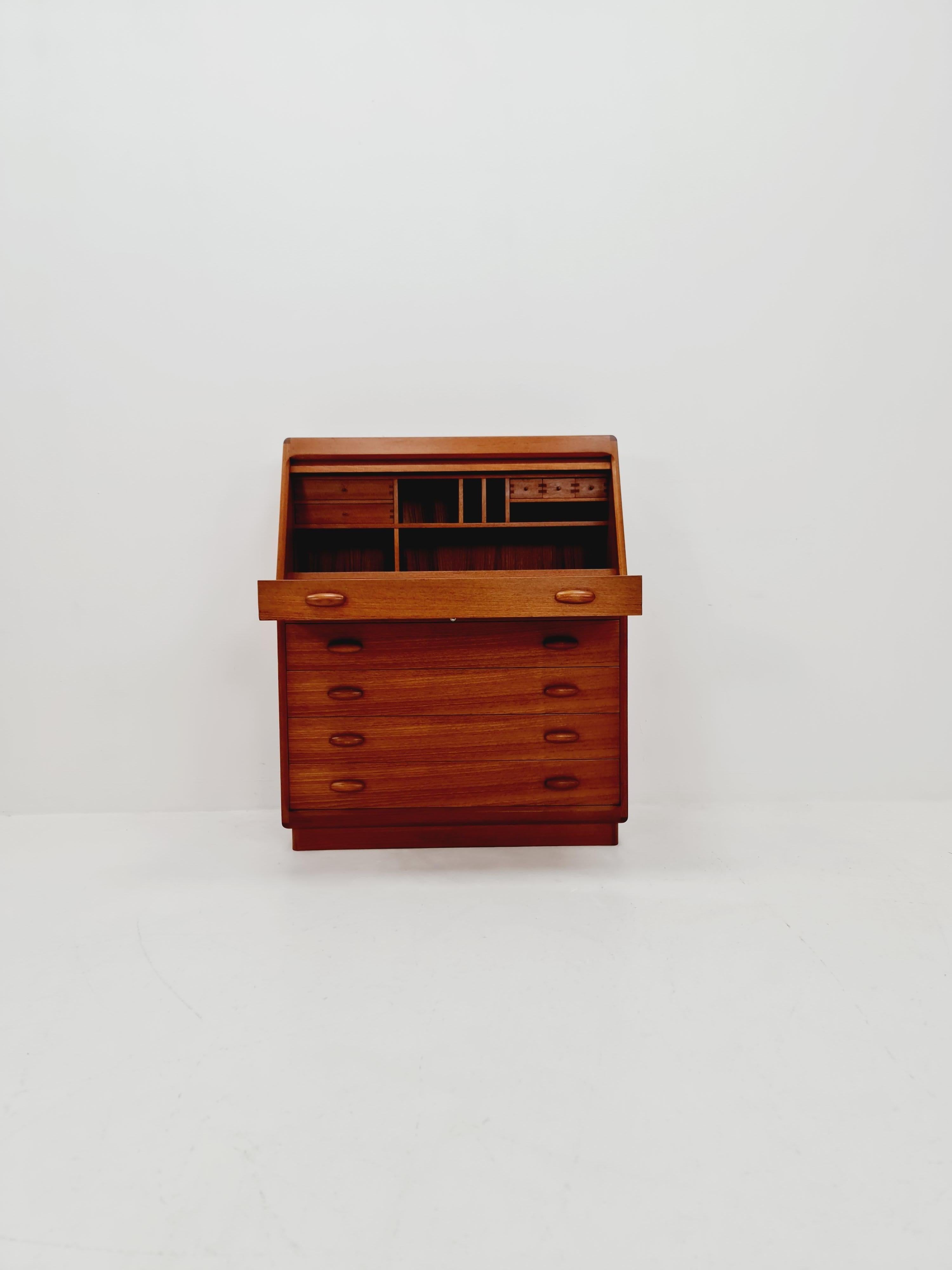 Segretaria vintage danese di metà secolo /Make up di Dyrlund, anni '60 In condizioni buone in vendita a Gaggenau, DE