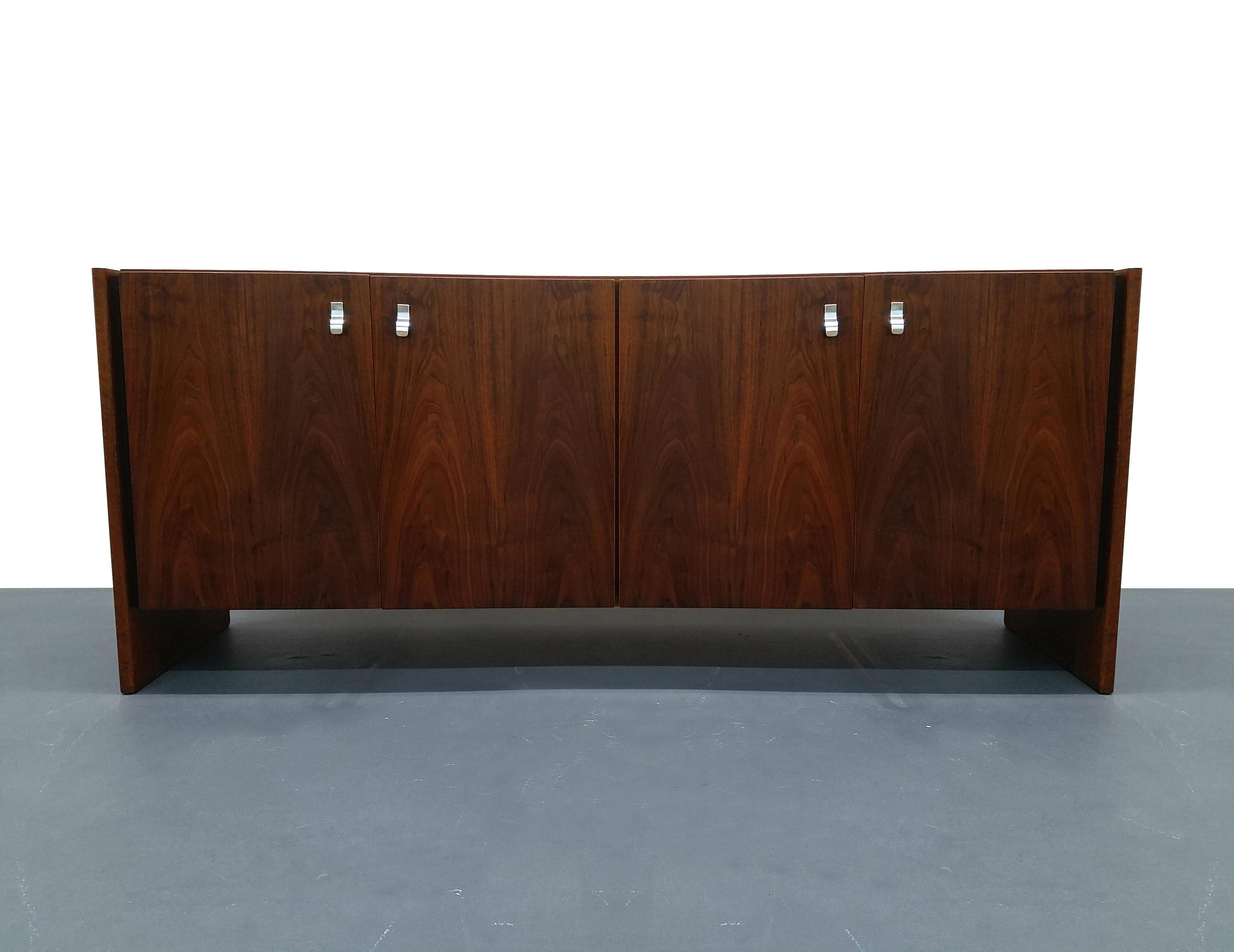 Beautiful midcentury walnut credenza, with stunning grain, large chrome handles and rounded edges. A simple, vintage piece with modern appeal.

Cabinet is in excellent condition.