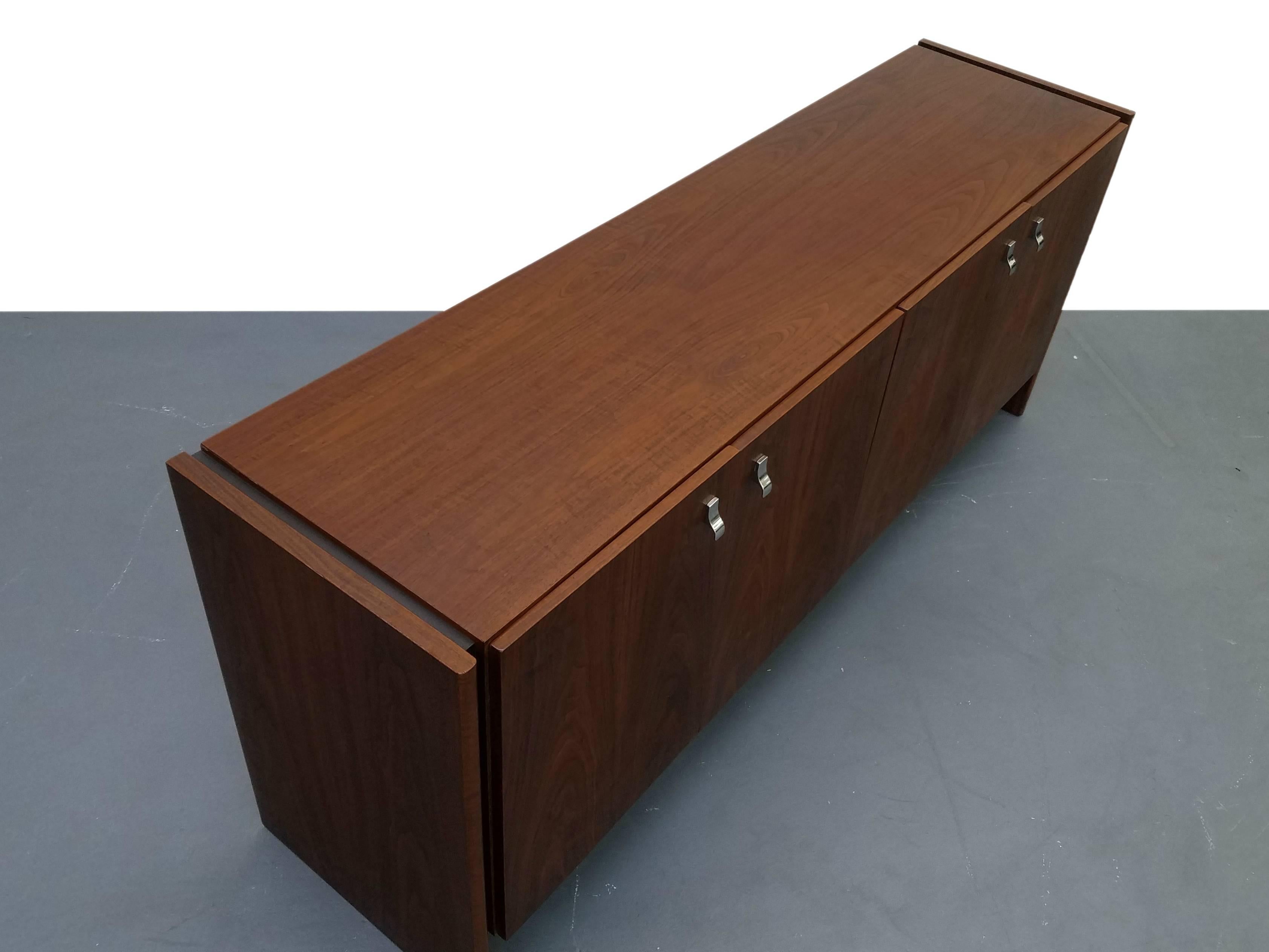 Midcentury Danish Walnut Credenza Sideboard Buffet In Excellent Condition In Las Vegas, NV