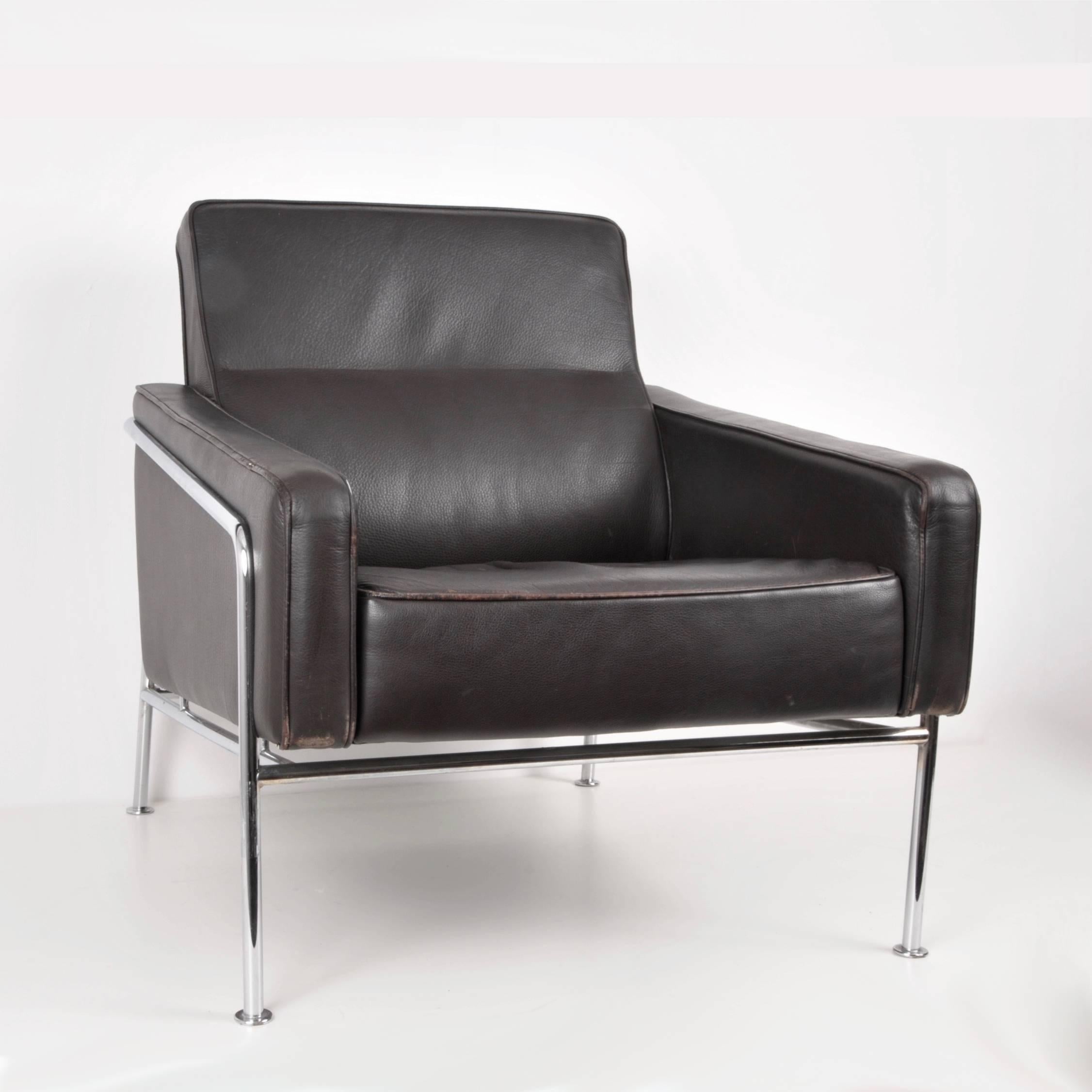 Lounge chair attributed to Arne Jacobsen for Fritz Hansen, 1956 Mid-Century Modern.

As for most of Arne Jacobsen furniture designs were the result of a cooperation with the furniture manufacturer Fritz Hansen with which he initiated a