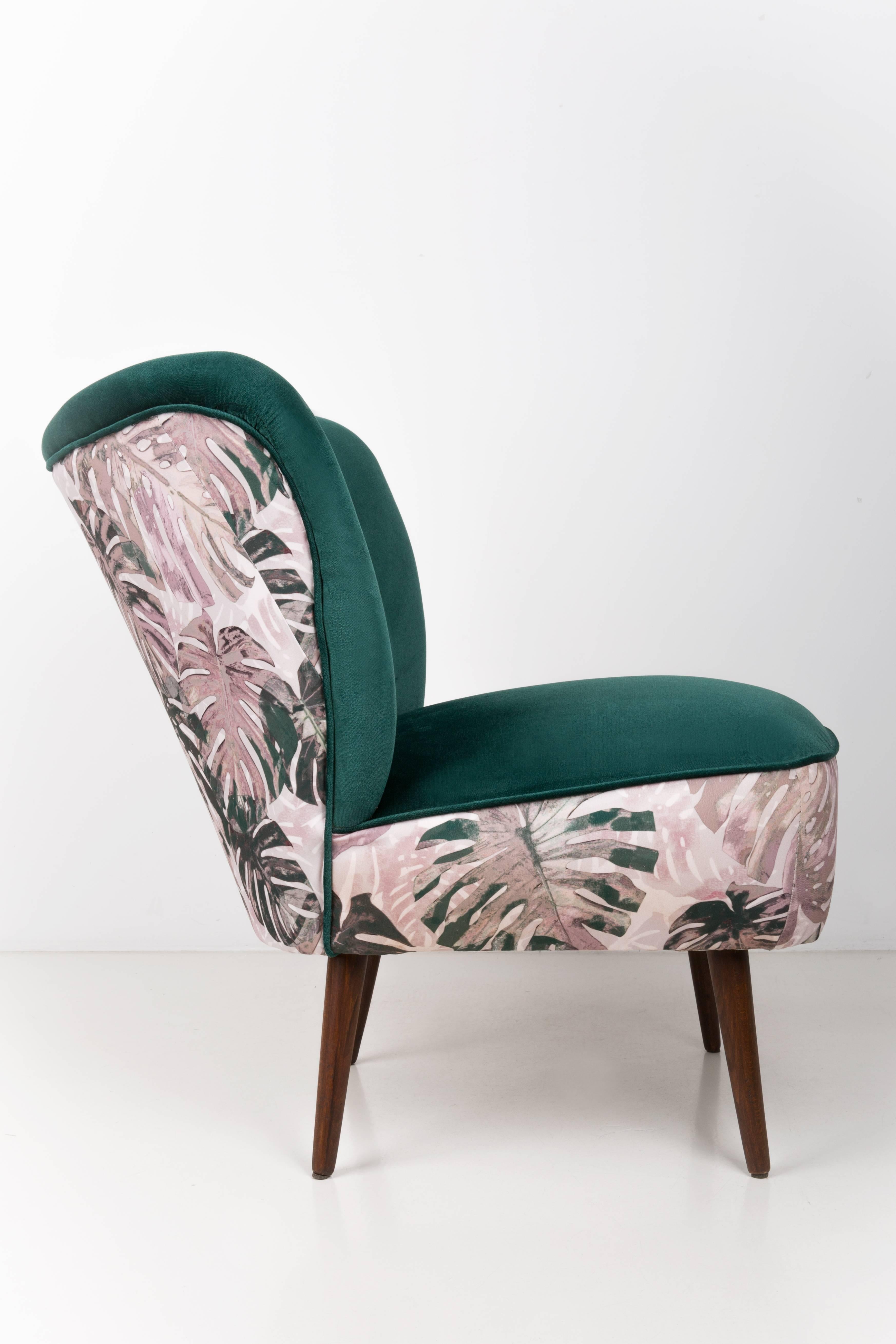 Springy, very comfortable and stabile club seat. Founded in the 1960s at the Karl Lindner factory in Germany. The whole armchair is covered with high-quality velour. The armchair is after a complete upholstery and carpentry renovation.