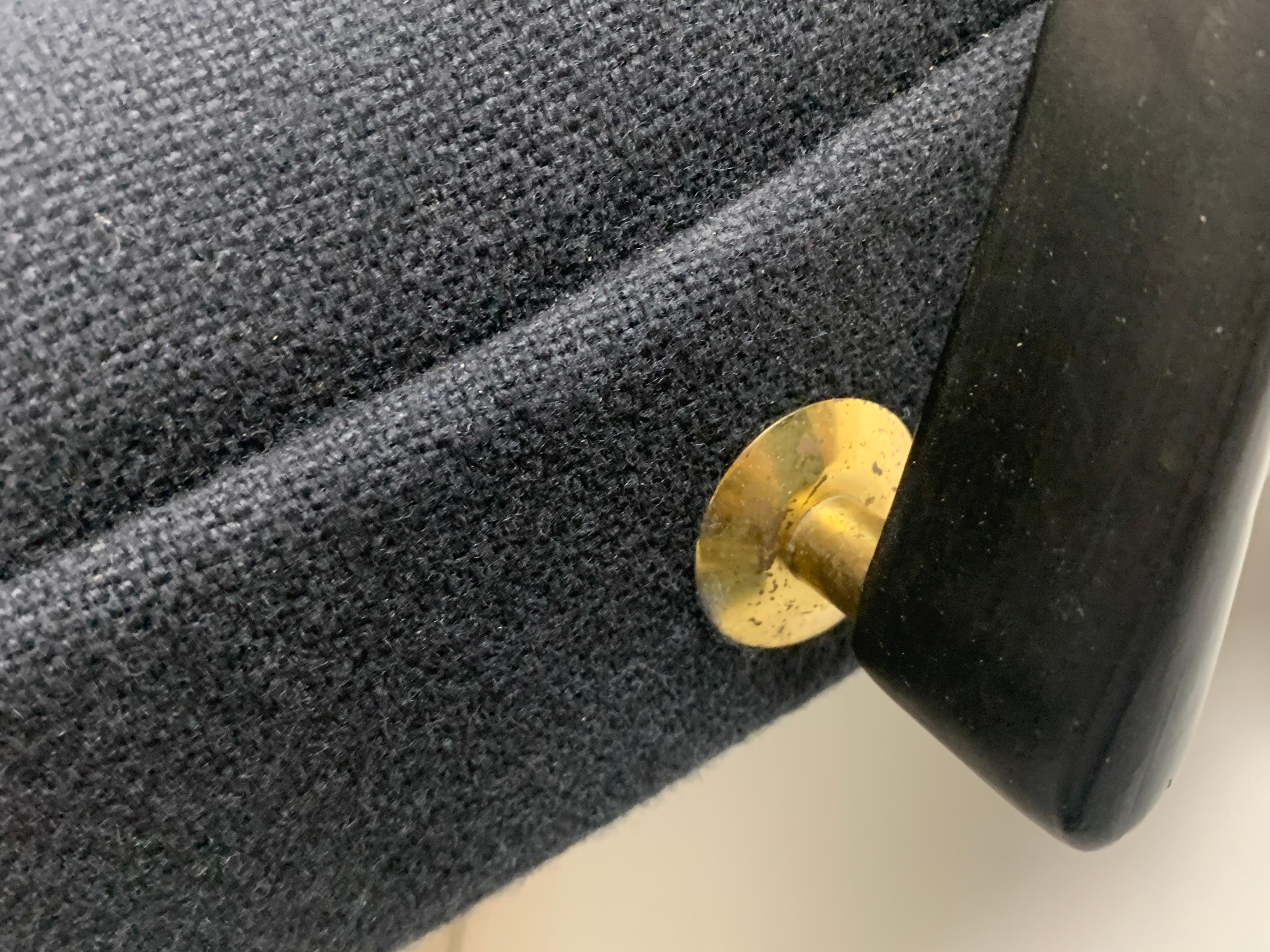 Midcentury dark navy blue lounge chair by Osvaldo Borsani model P40 for Tecno For Sale 3