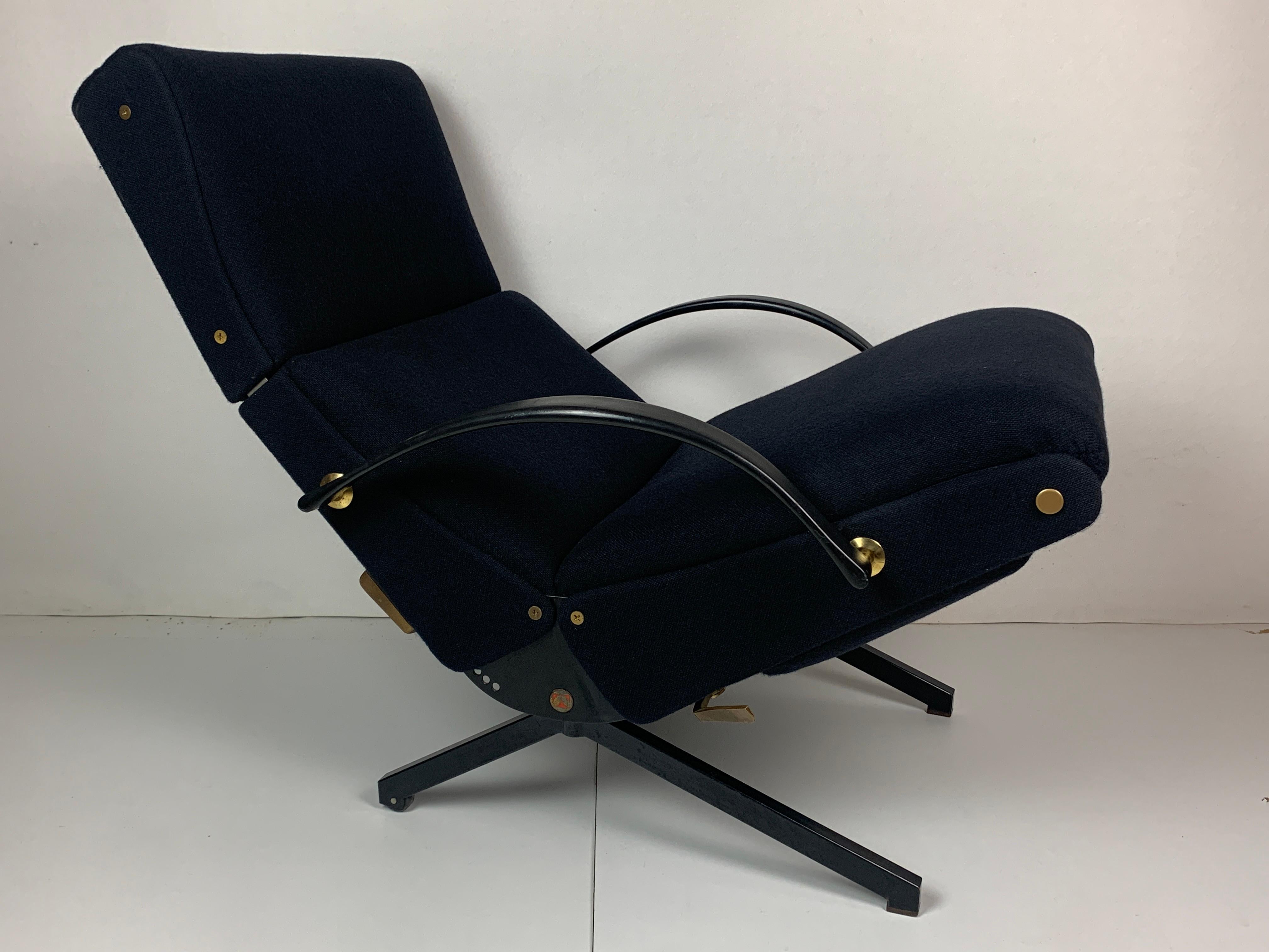 Midcentury dark navy blue lounge chair by Osvaldo Borsani model P40 for Tecno For Sale 6
