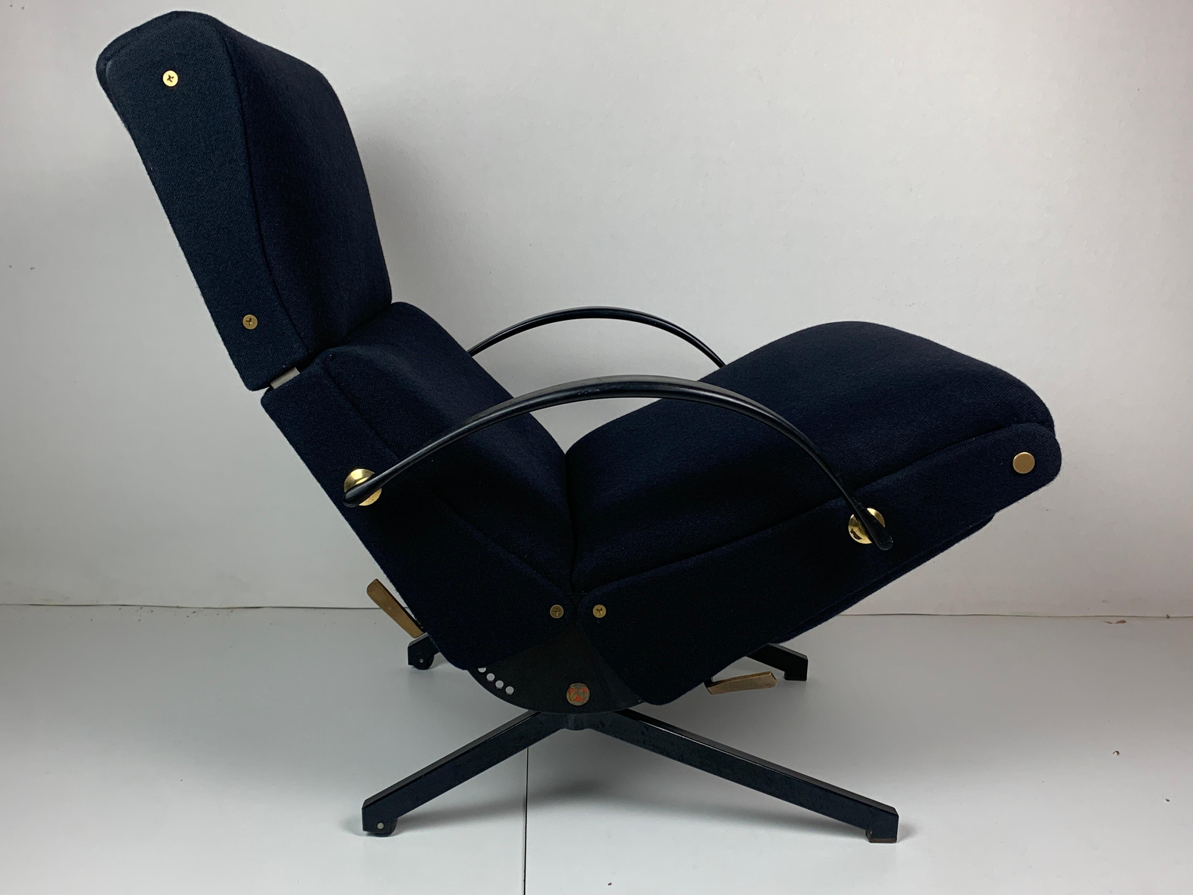 Midcentury dark navy blue lounge chair by Osvaldo Borsani model P40 for Tecno For Sale 7