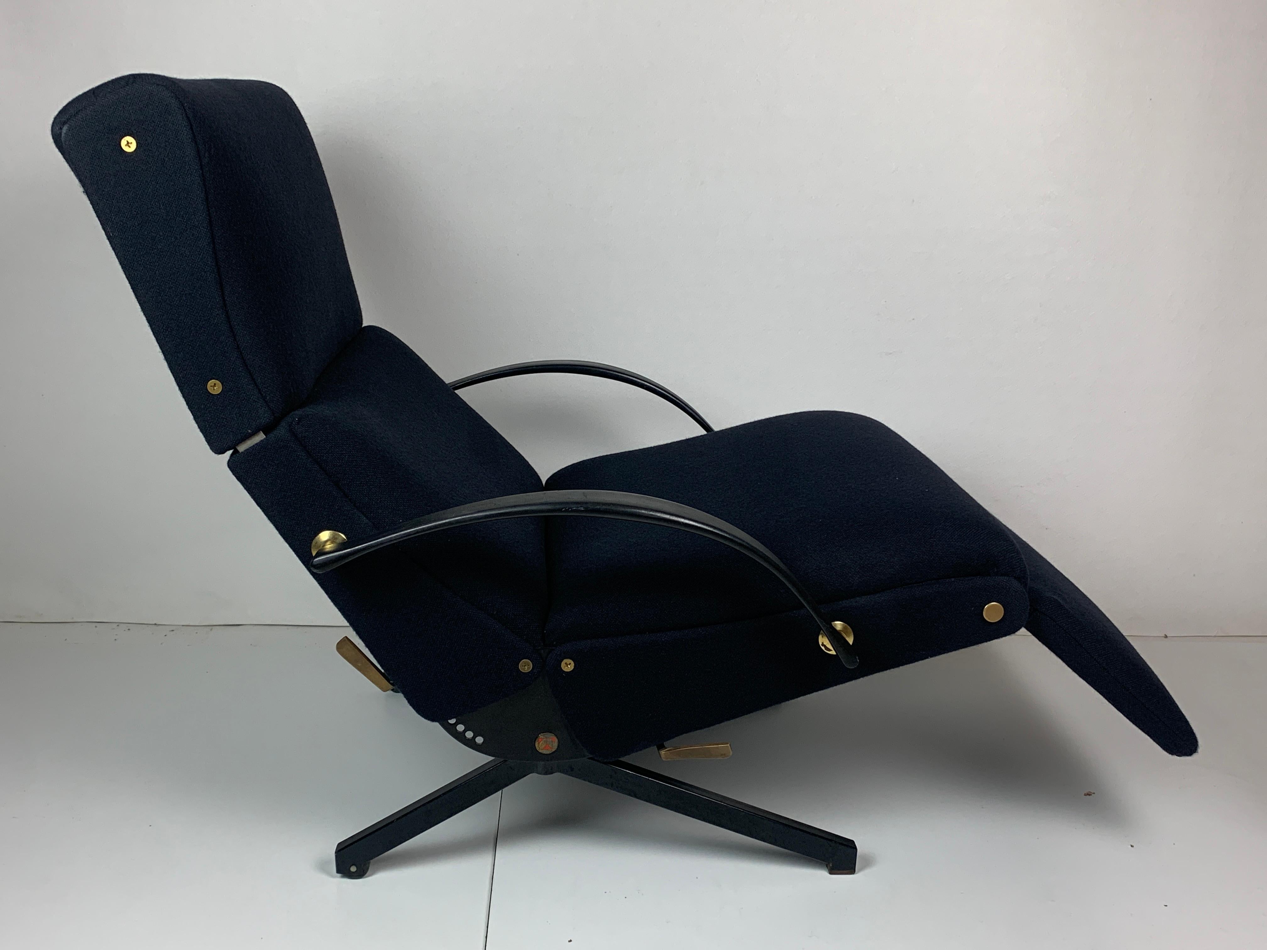 Midcentury dark navy blue lounge chair by Osvaldo Borsani model P40 for Tecno For Sale 9