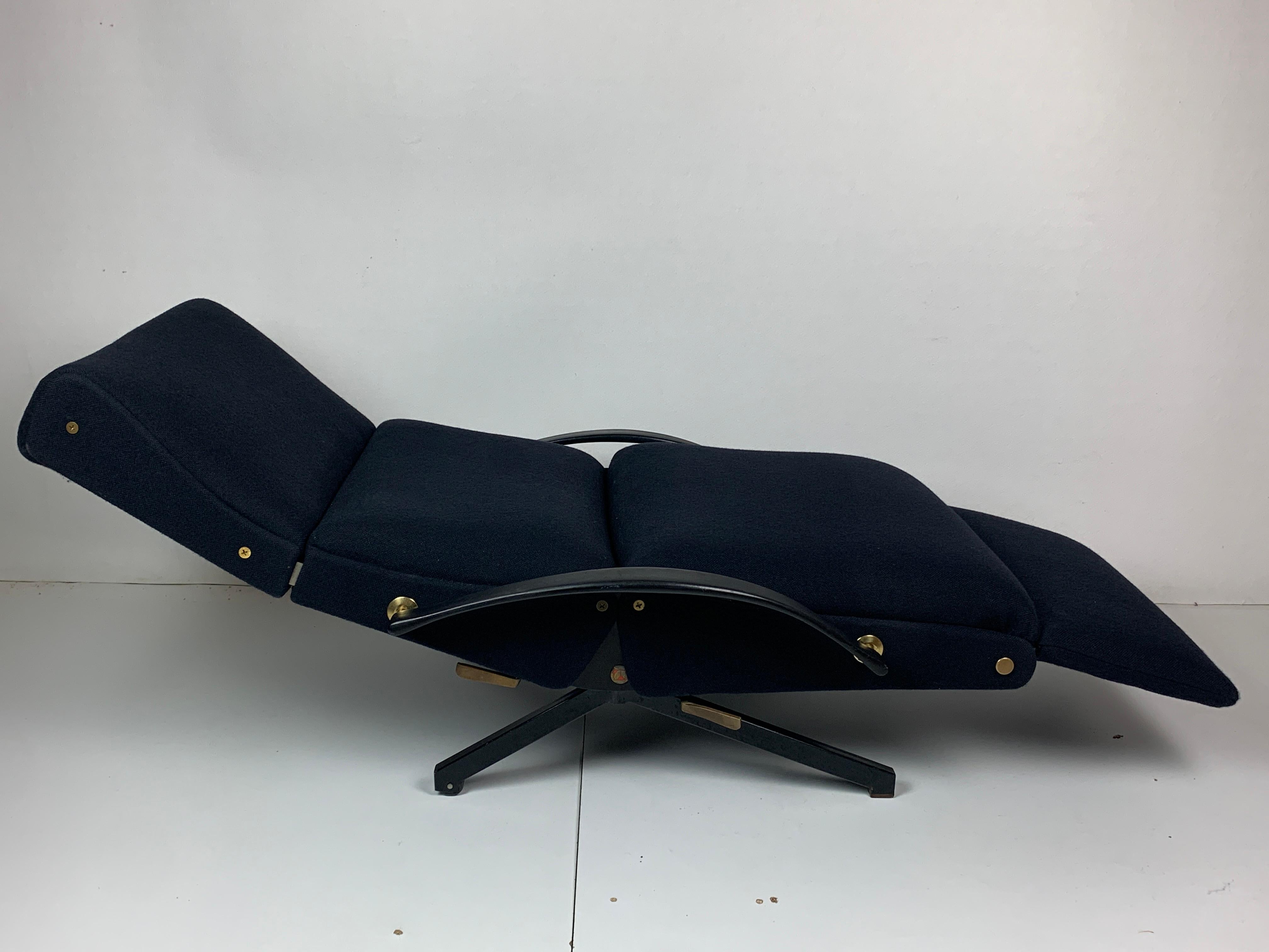 Midcentury dark navy blue lounge chair by Osvaldo Borsani model P40 for Tecno For Sale 11