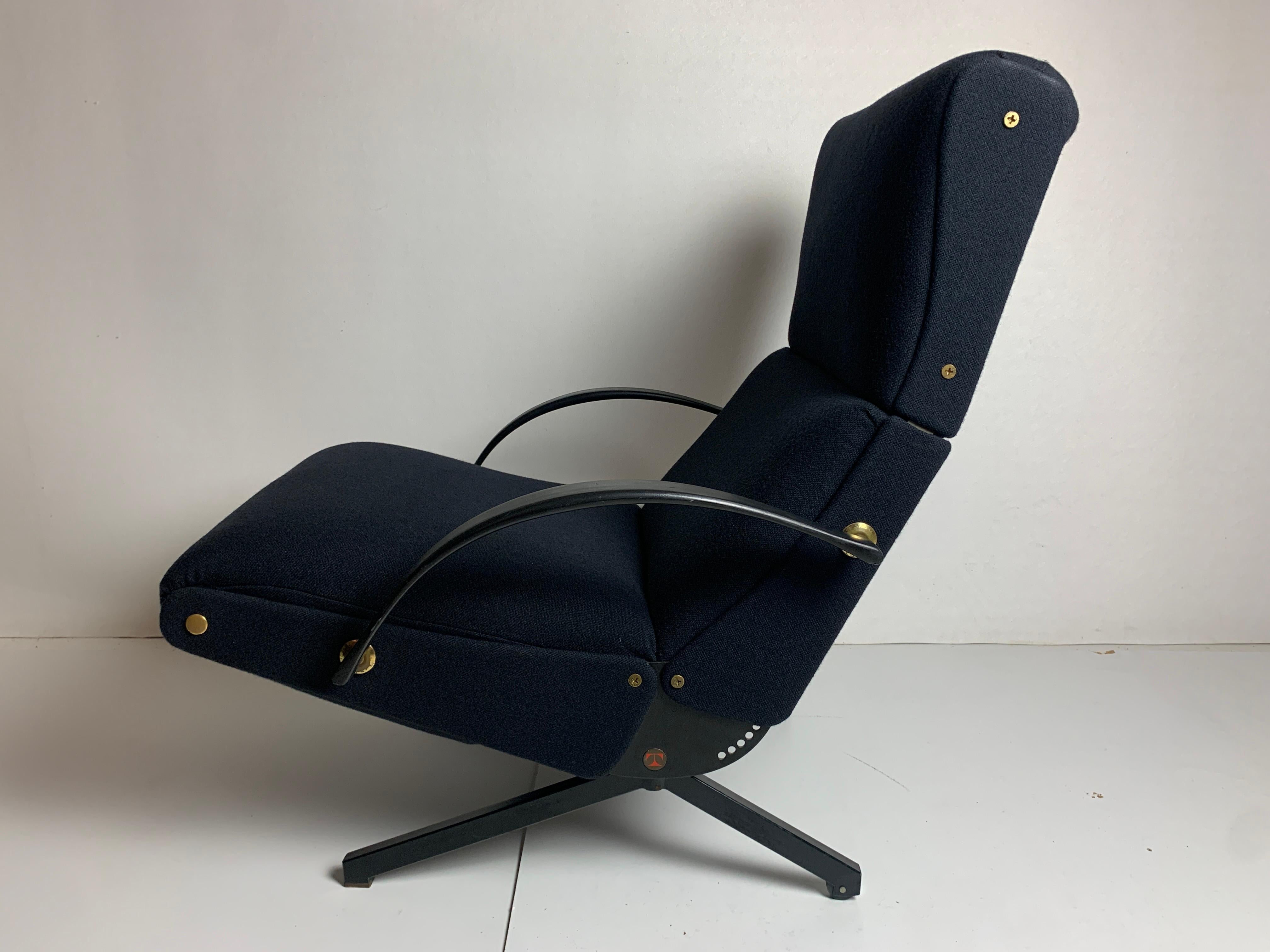 Metal Midcentury dark navy blue lounge chair by Osvaldo Borsani model P40 for Tecno For Sale