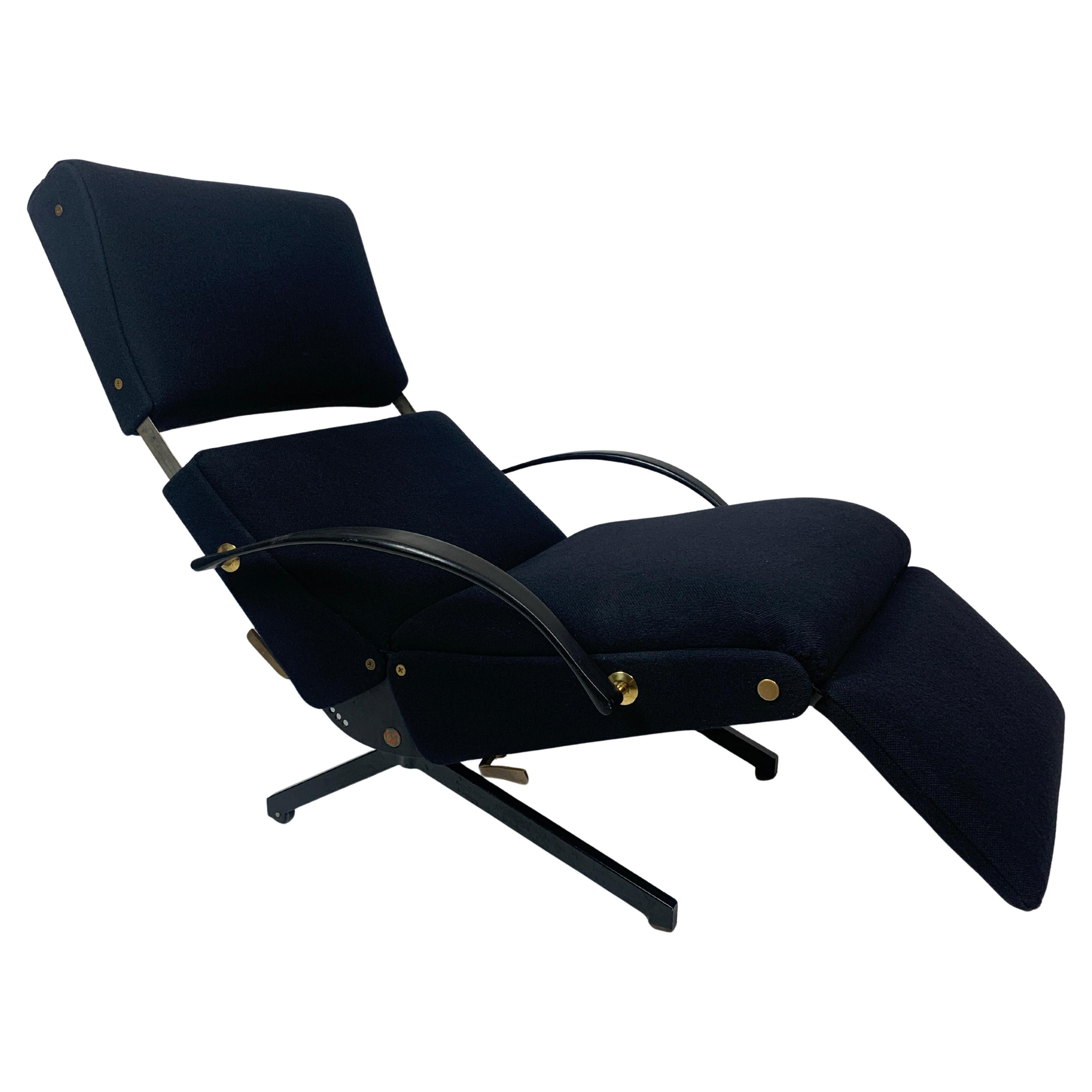Midcentury dark navy blue lounge chair by Osvaldo Borsani model P40 for Tecno For Sale