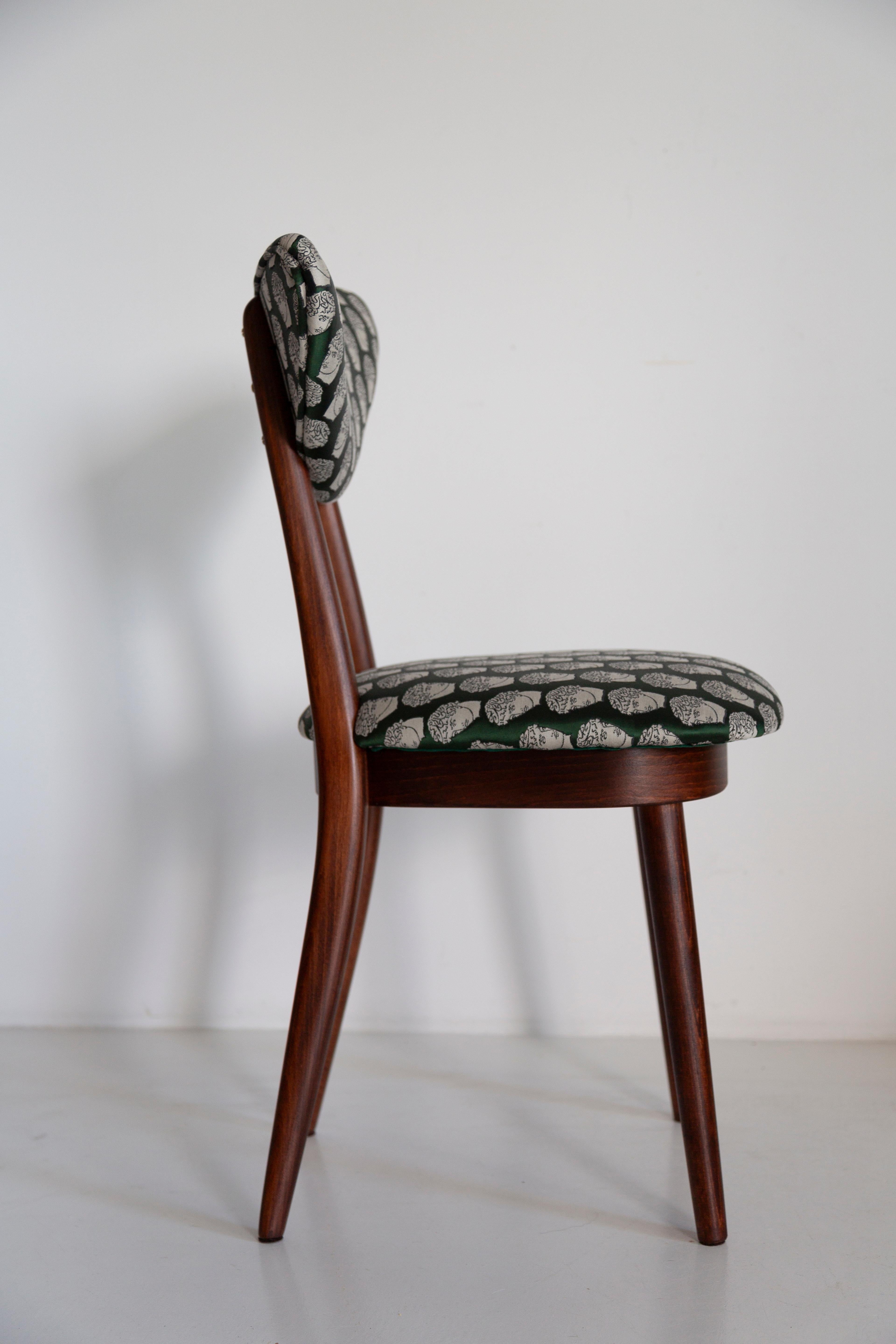Midcentury David Print Smaragd Satin, Walnuss Holz Herz Stuhl, Europa, 1960er Jahre (Handgefertigt) im Angebot