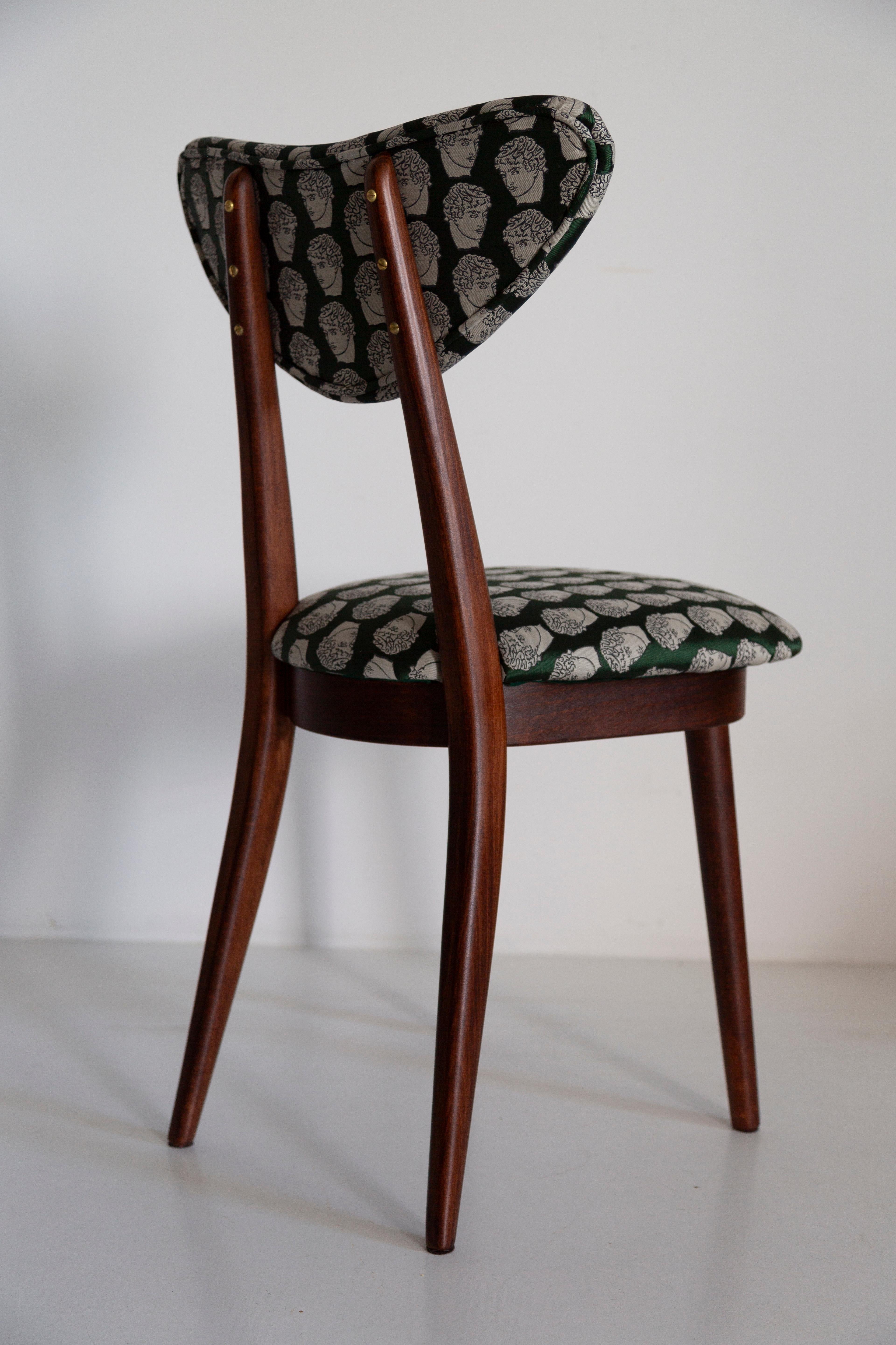 Midcentury David Print Smaragd Satin, Walnuss Holz Herz Stuhl, Europa, 1960er Jahre im Zustand „Hervorragend“ im Angebot in 05-080 Hornowek, PL