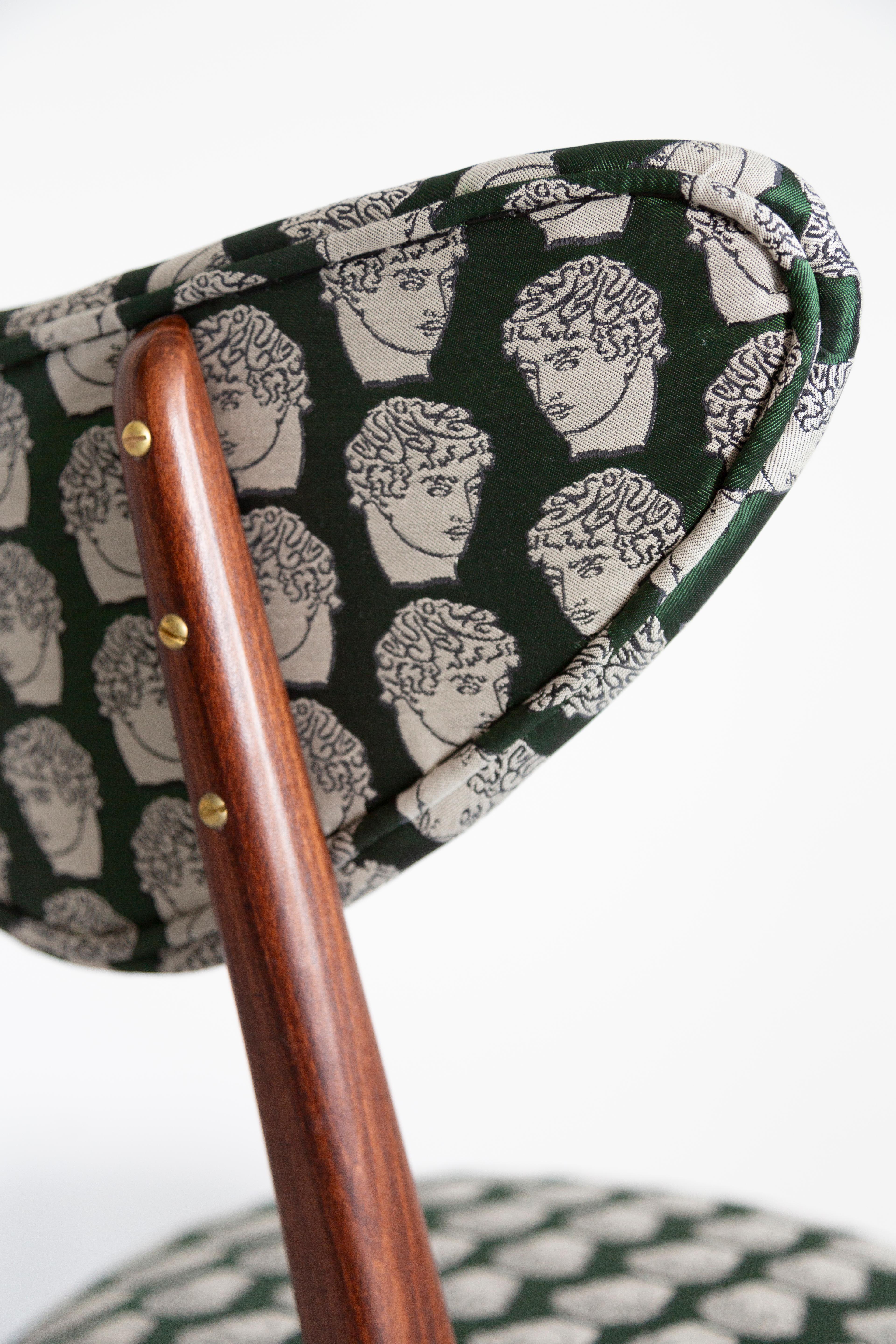 Midcentury David Print Smaragd Satin, Walnuss Holz Herz Stuhl, Europa, 1960er Jahre (20. Jahrhundert) im Angebot