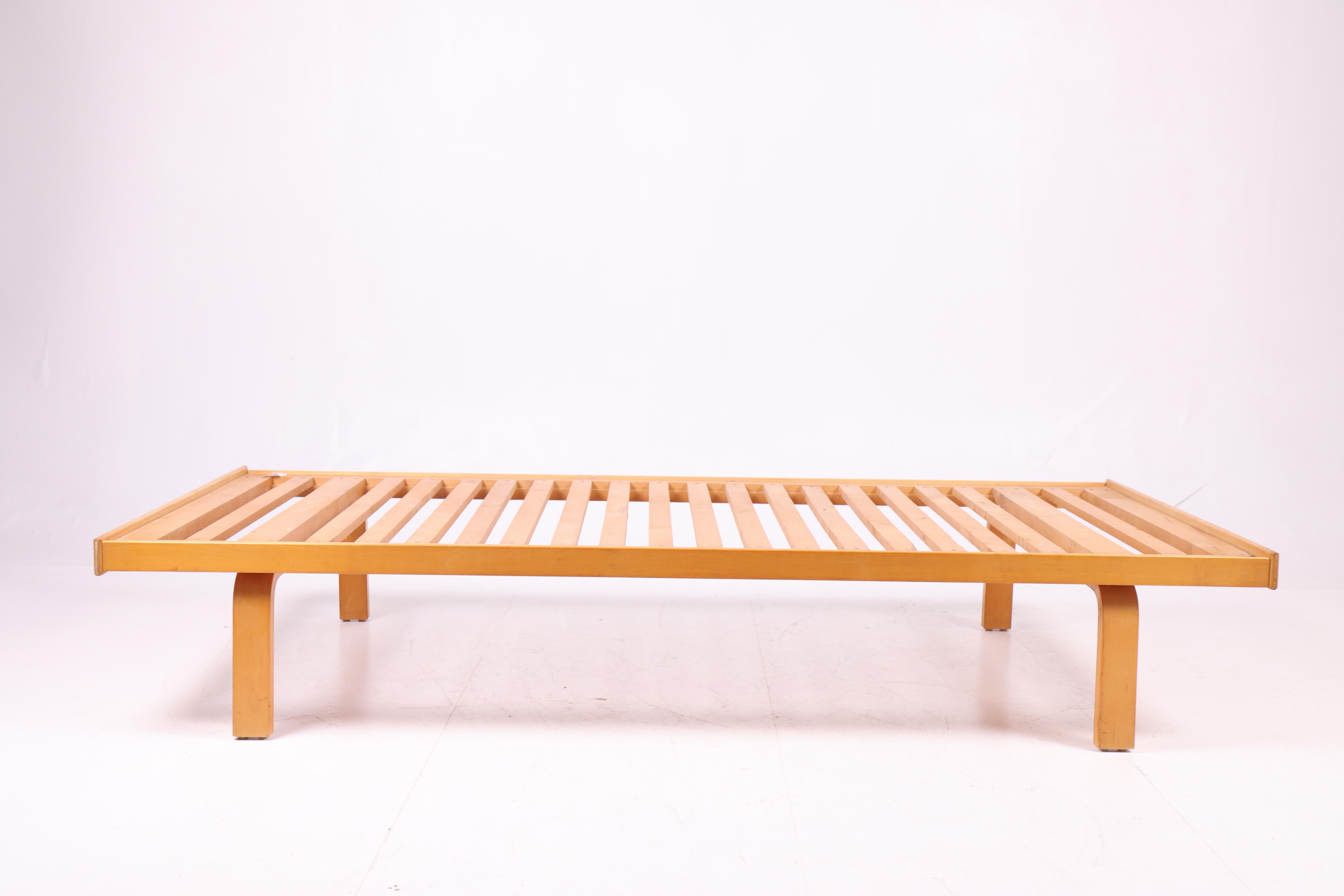 Daybed model 710. Designed by Alvar Aalto in 1933 for Artek. Original condition.