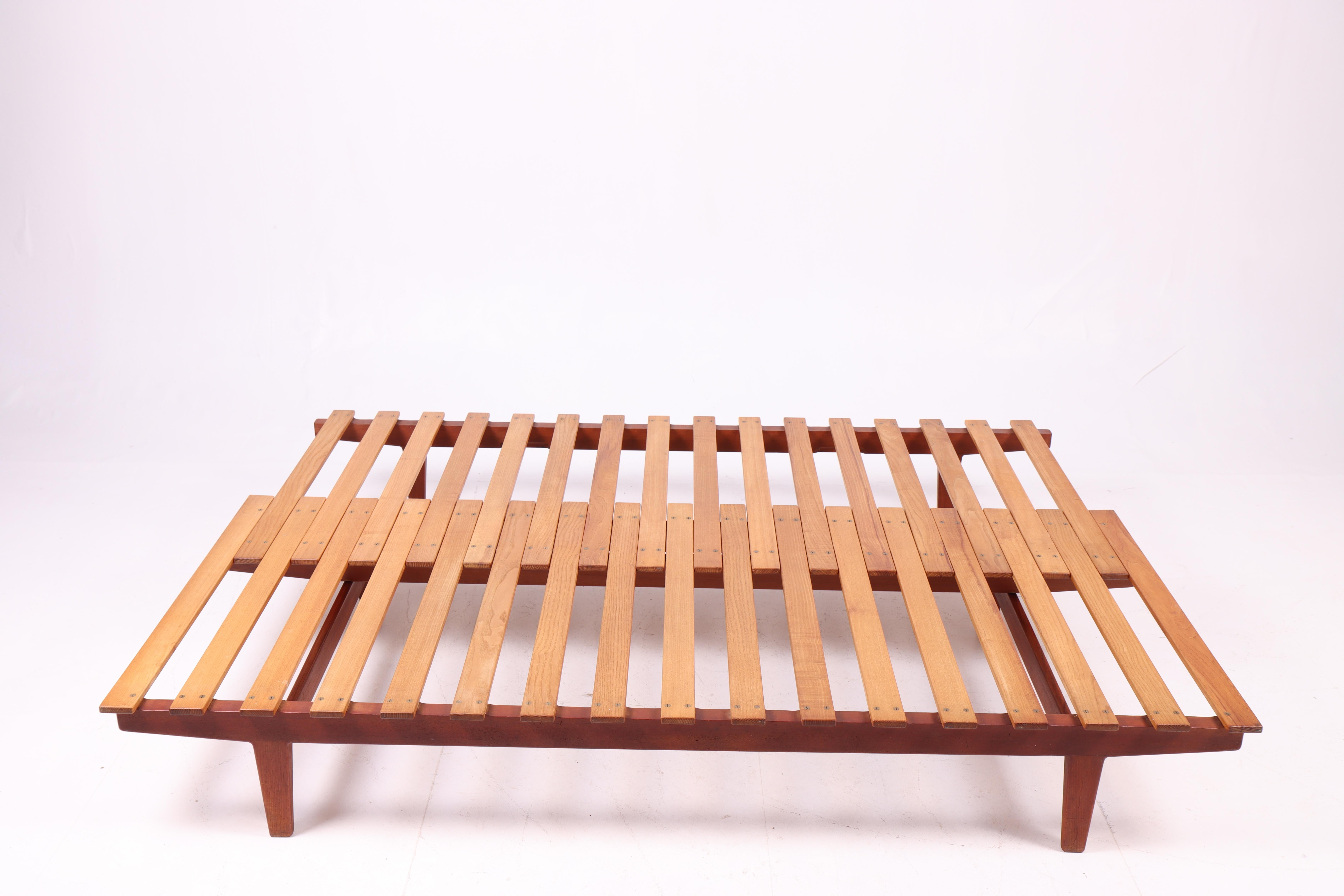 Daybed in teak and ash. Designed by Ib Hylander for cabinetmaker Søren Horn 1950s. Get original condition