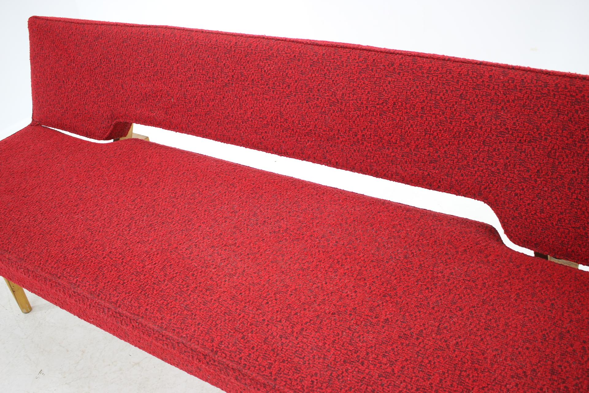 Sofá-cama de mediados de siglo Miroslav Navratil, Interier Praha, años 60 Checo en venta
